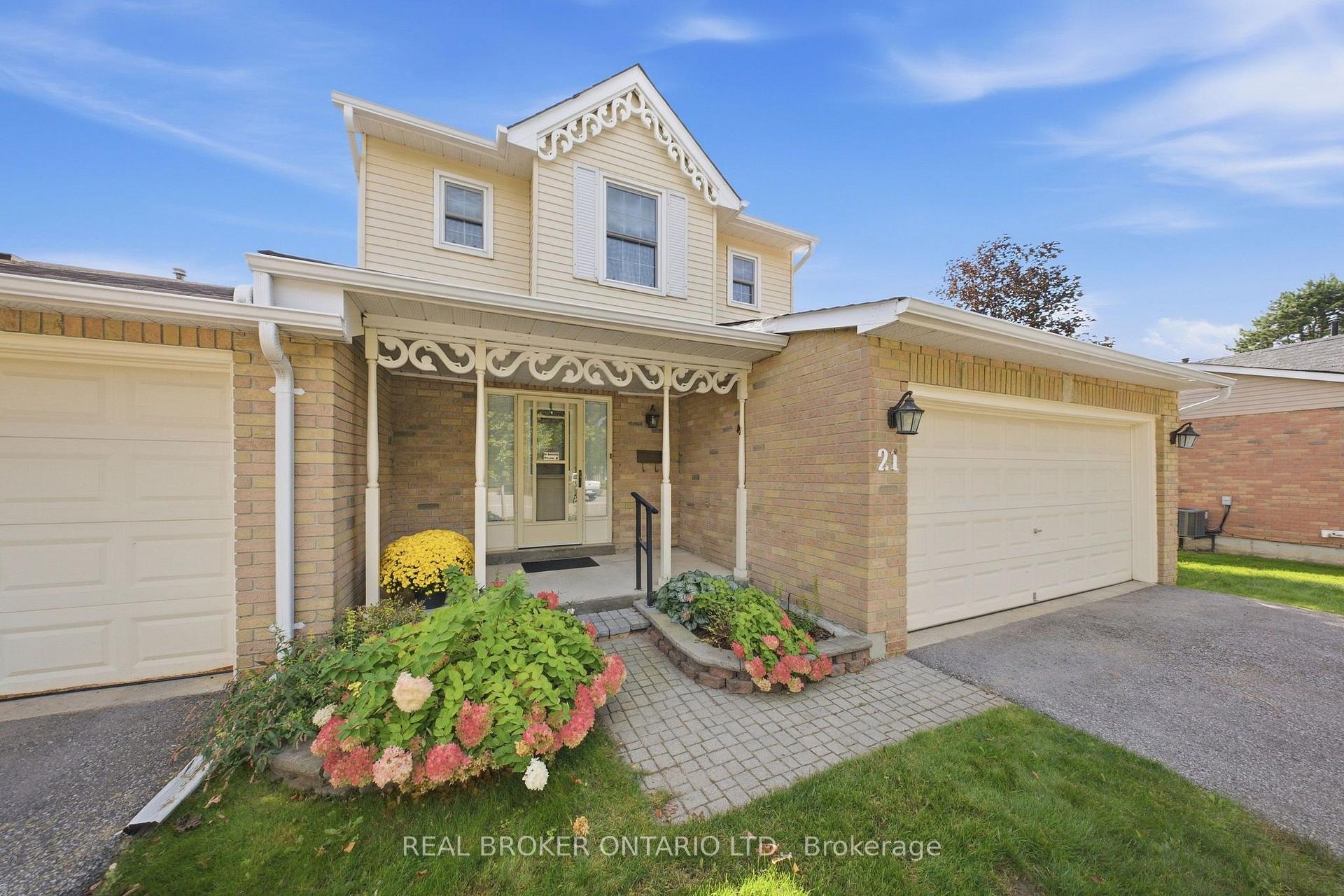 Photo 3 of Unit 21, 21 Adams Court, Uxbridge — HOMEH