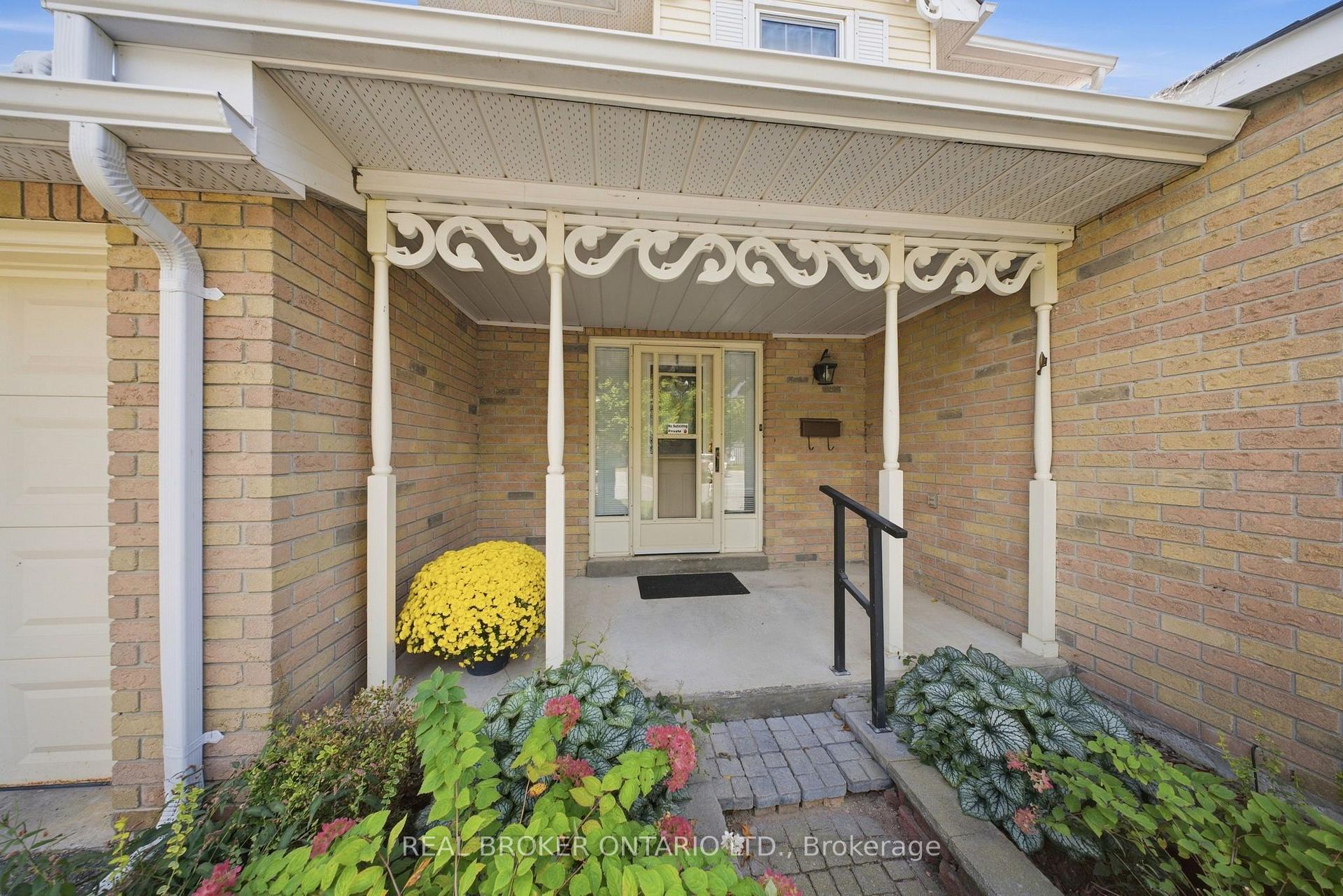 Photo 4 of Unit 21, 21 Adams Court, Uxbridge — HOMEH