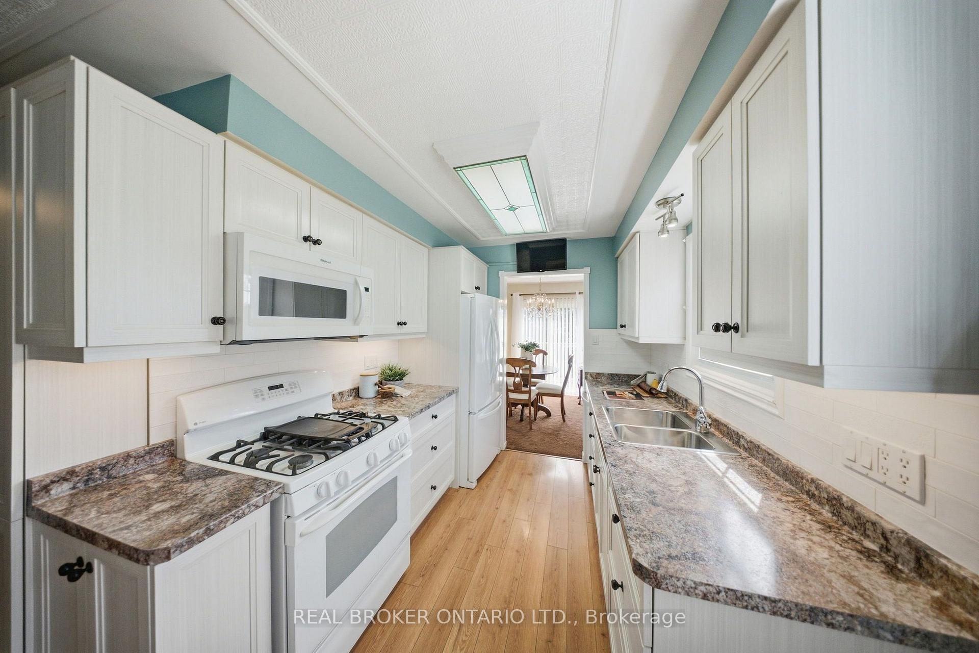 Photo 8 of Unit 21, 21 Adams Court, Uxbridge — HOMEH