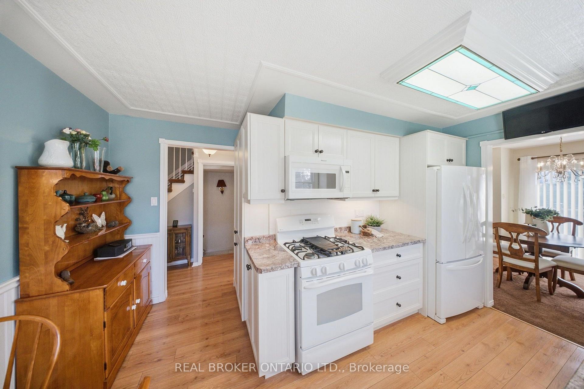 Photo 9 of Unit 21, 21 Adams Court, Uxbridge — HOMEH