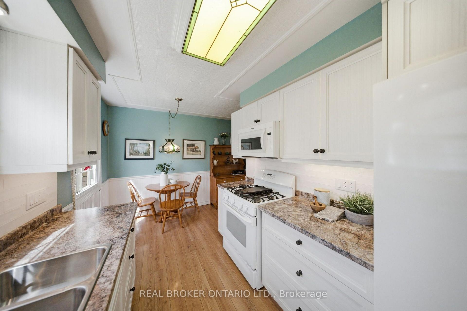Photo 10 of Unit 21, 21 Adams Court, Uxbridge — HOMEH