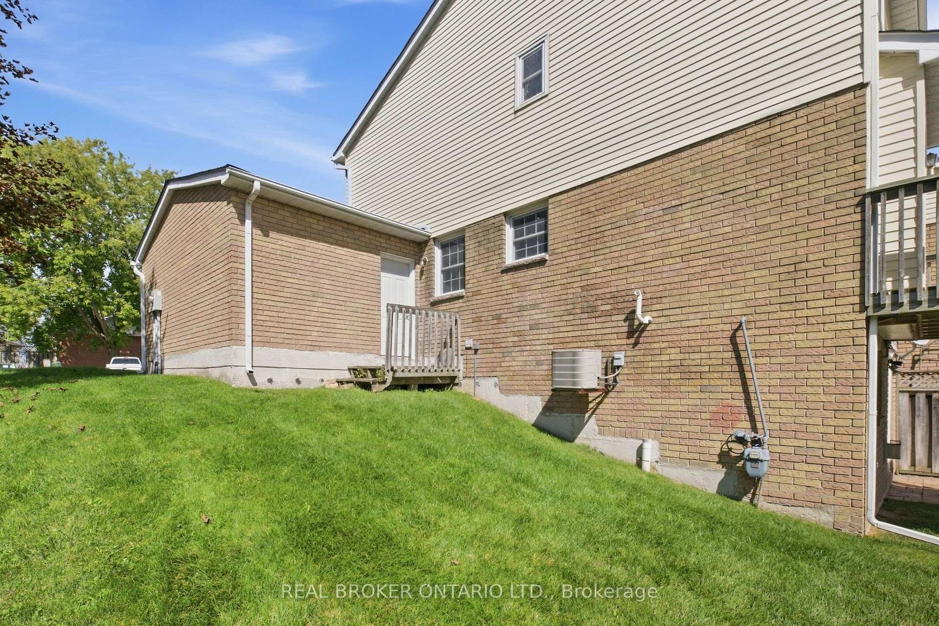 Photo 37 of Unit 21, 21 Adams Court, Uxbridge — HOMEH
