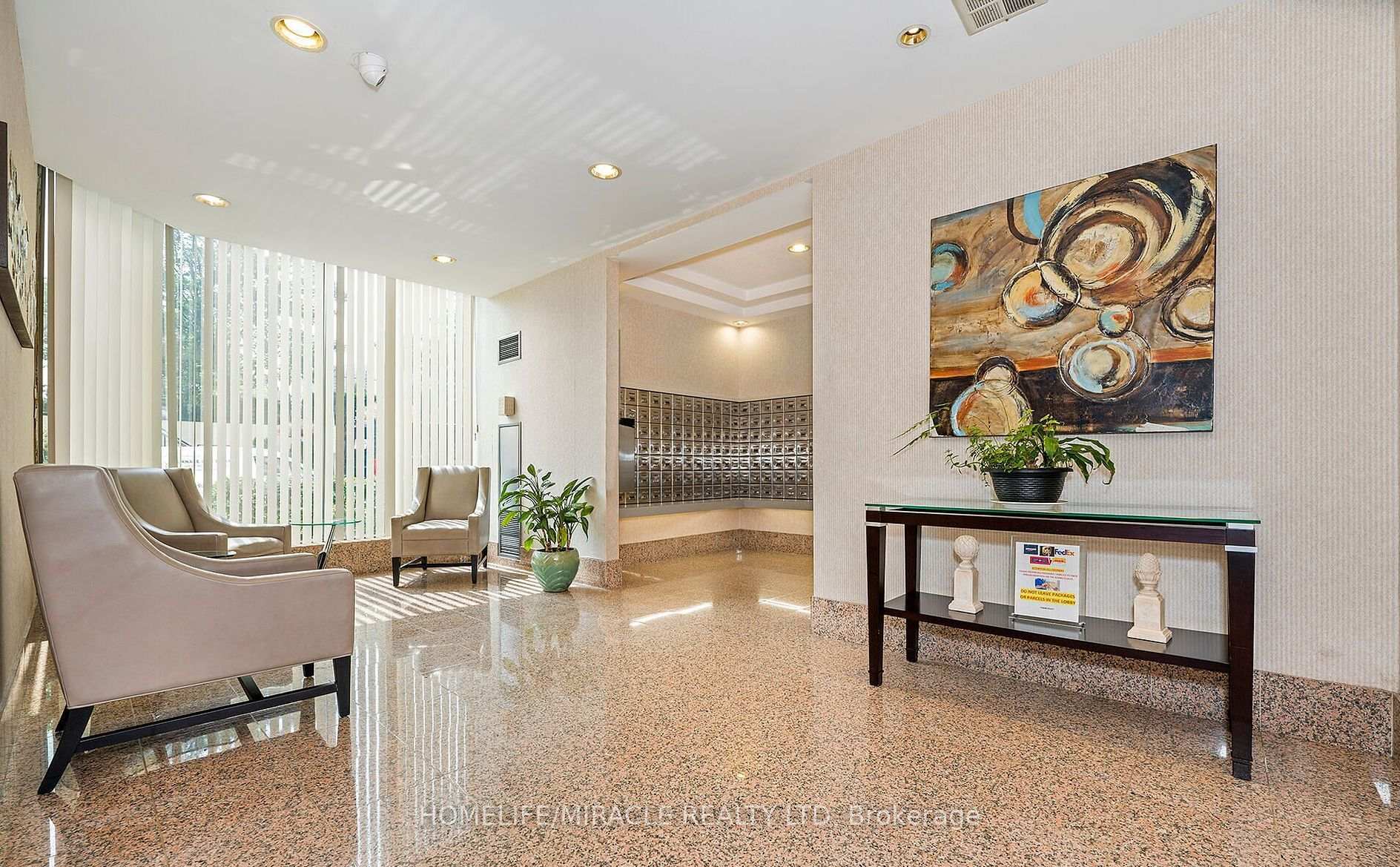 Photo 3 of Unit 1408, 55 Elm Drive, Mississauga, City Centre — HOMEH
