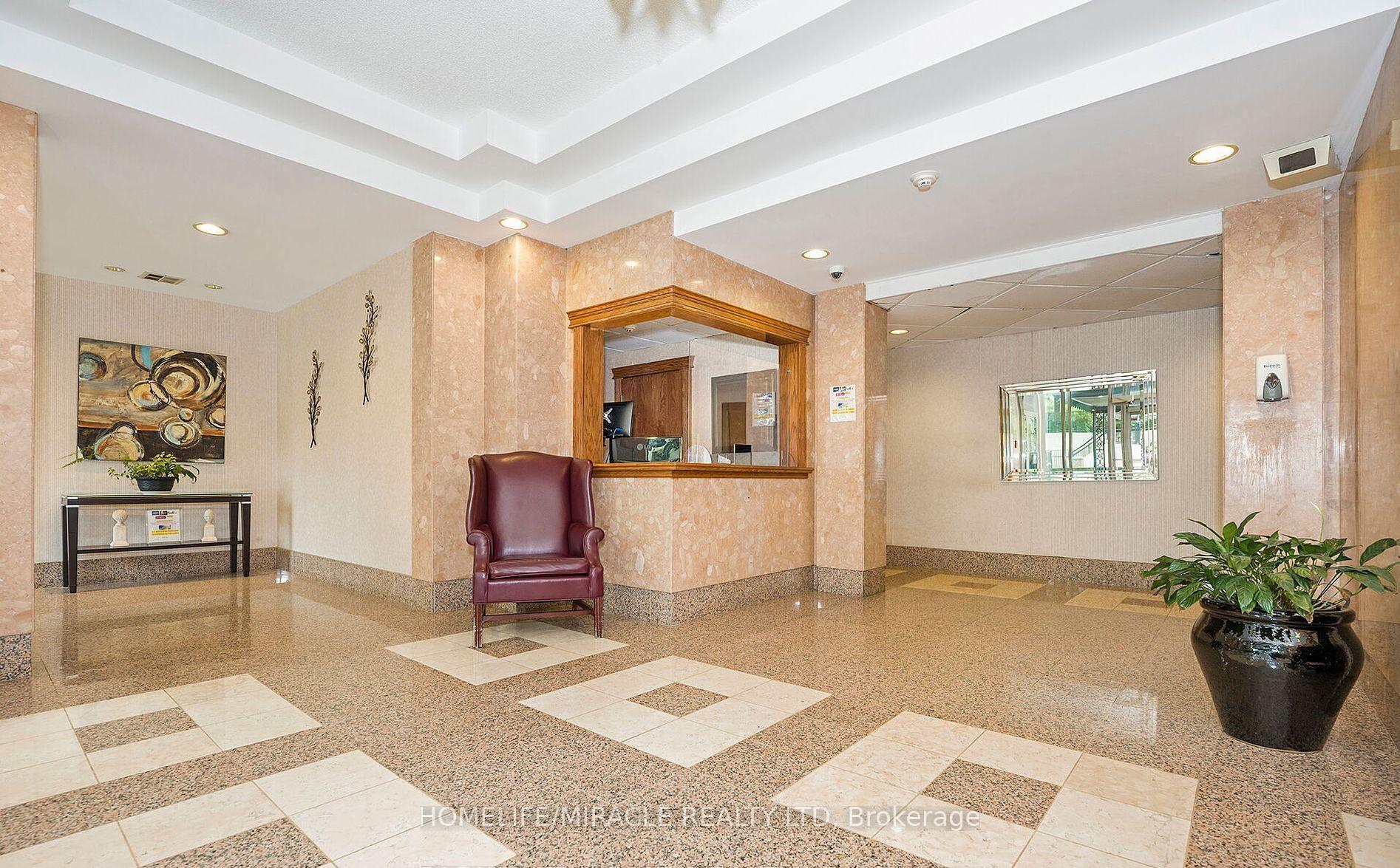 Photo 4 of Unit 1408, 55 Elm Drive, Mississauga, City Centre — HOMEH