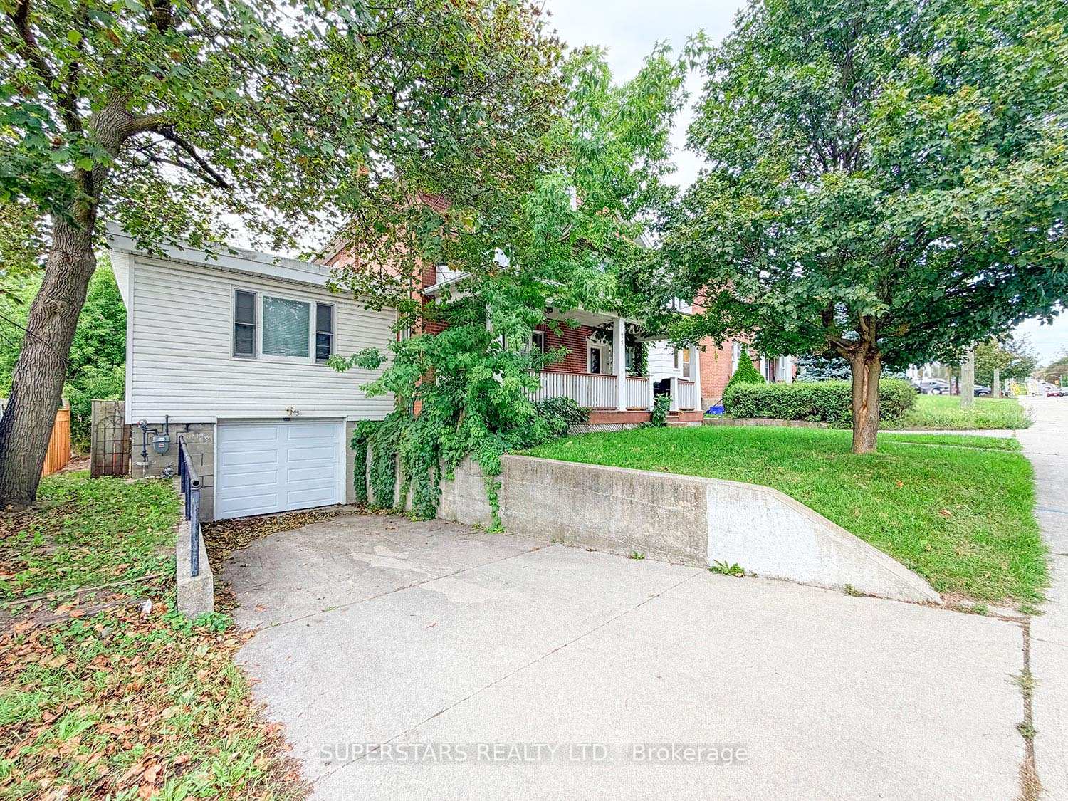 Photo 2 of 74 Toronto Street, Barrie, City Centre — HOMEH