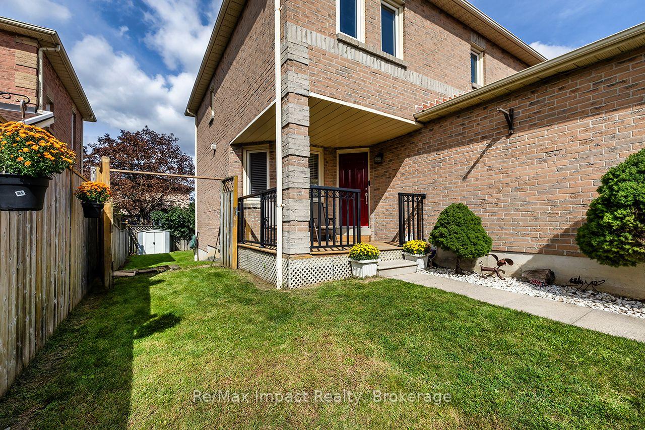 Photo 4 of 122 Wright Crescent, Ajax, Central — HOMEH