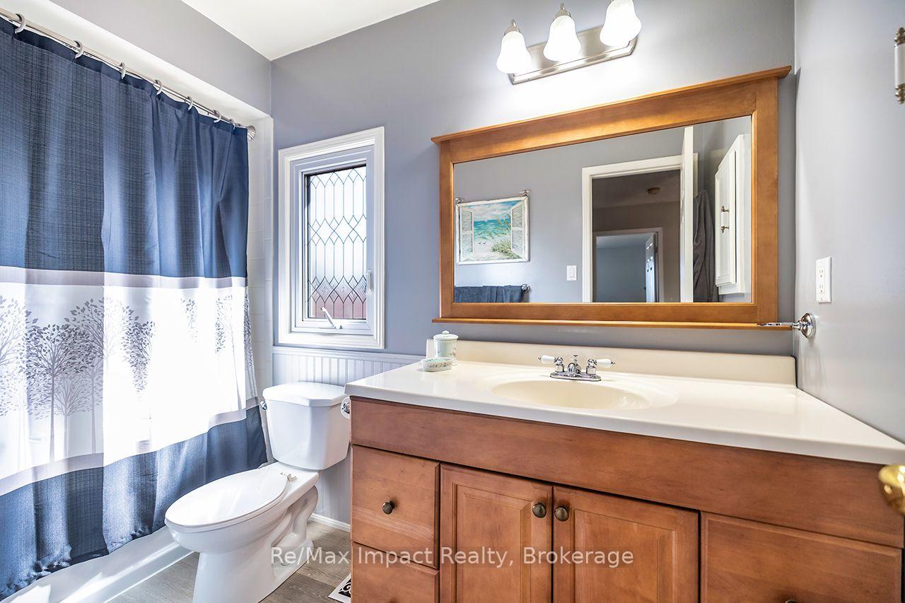 Photo 18 of 122 Wright Crescent, Ajax, Central — HOMEH