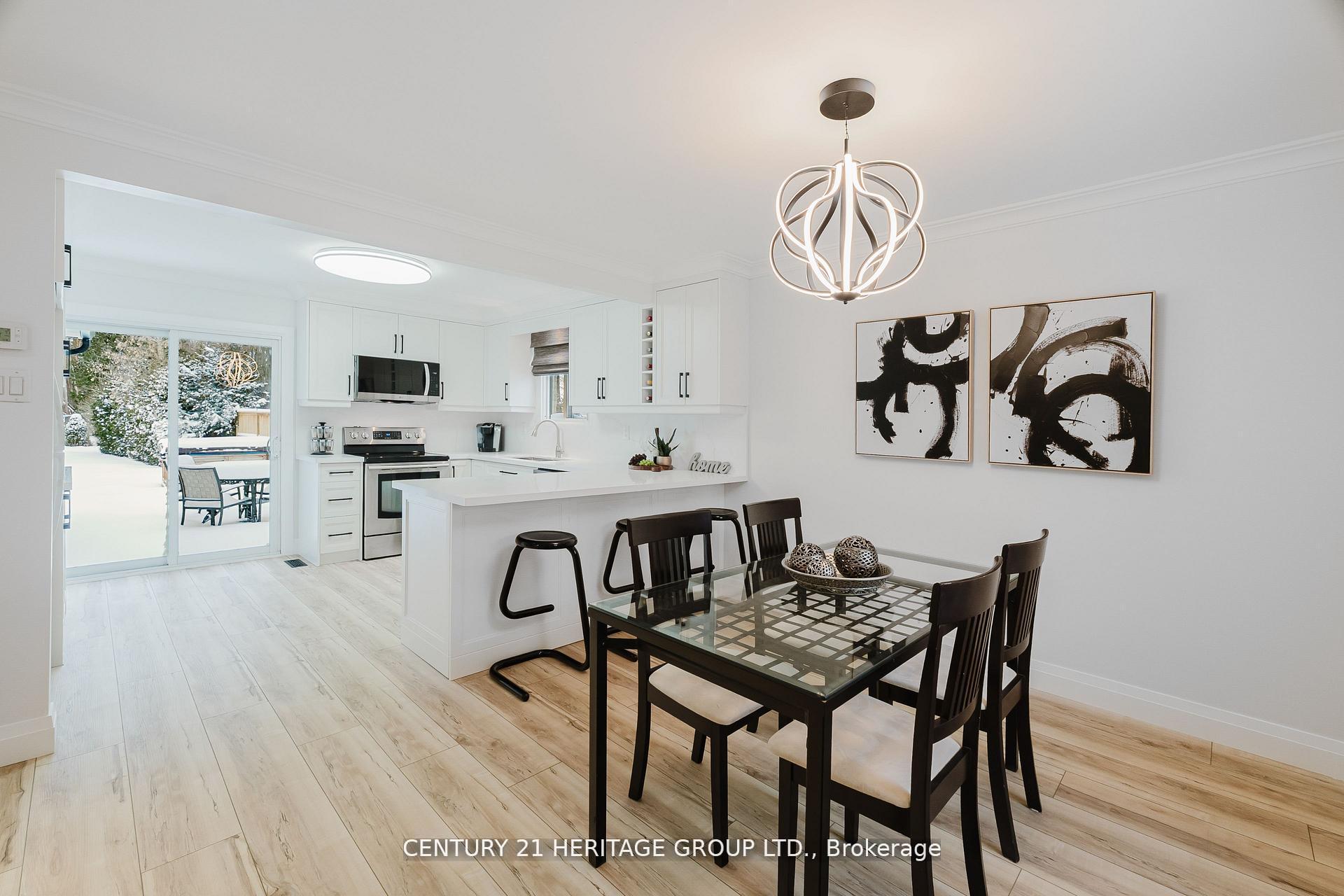 Photo 9 of 7 Crawford Circle, New Tecumseth, Beeton — HOMEH