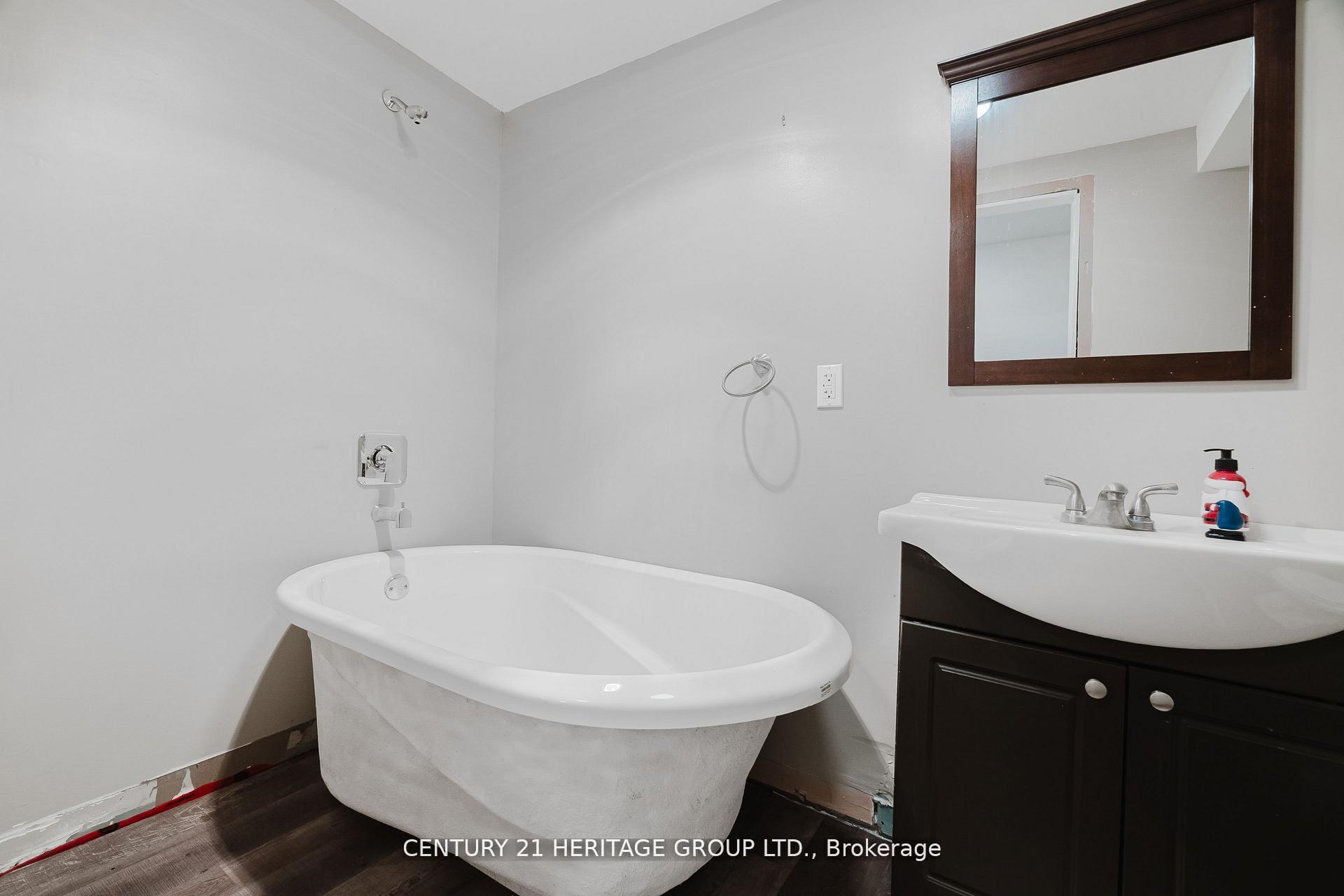 Photo 32 of 7 Crawford Circle, New Tecumseth, Beeton — HOMEH
