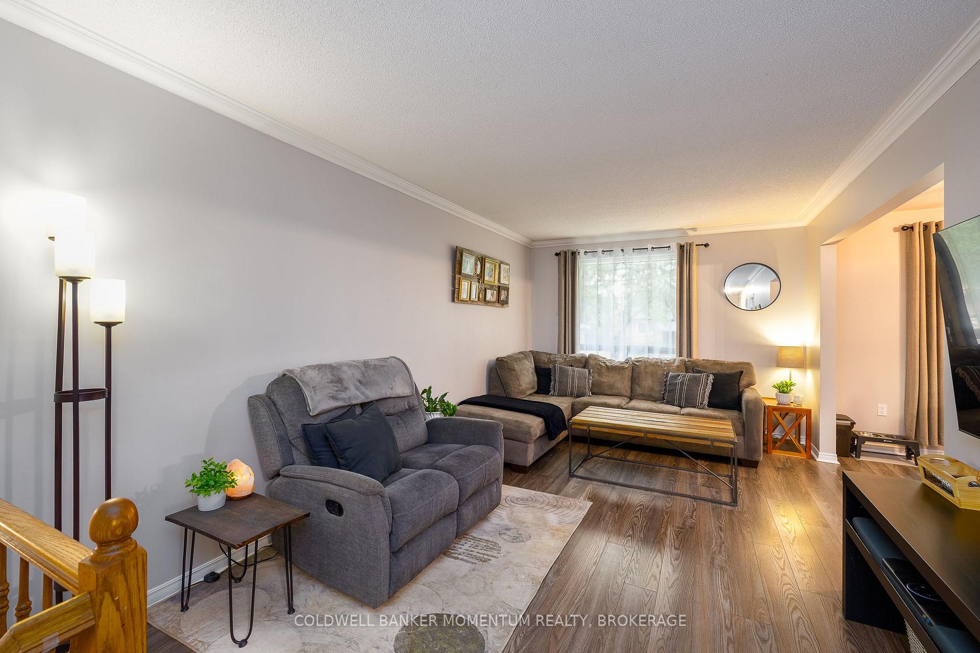 Photo 5 of 7439 Nasrullah Crescent, Niagara Falls, West Wood — HOMEH