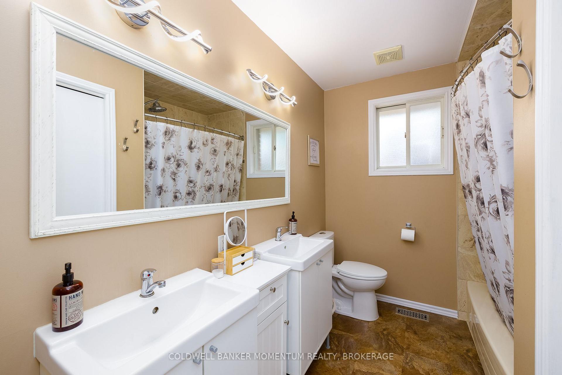 Photo 15 of 7439 Nasrullah Crescent, Niagara Falls, West Wood — HOMEH