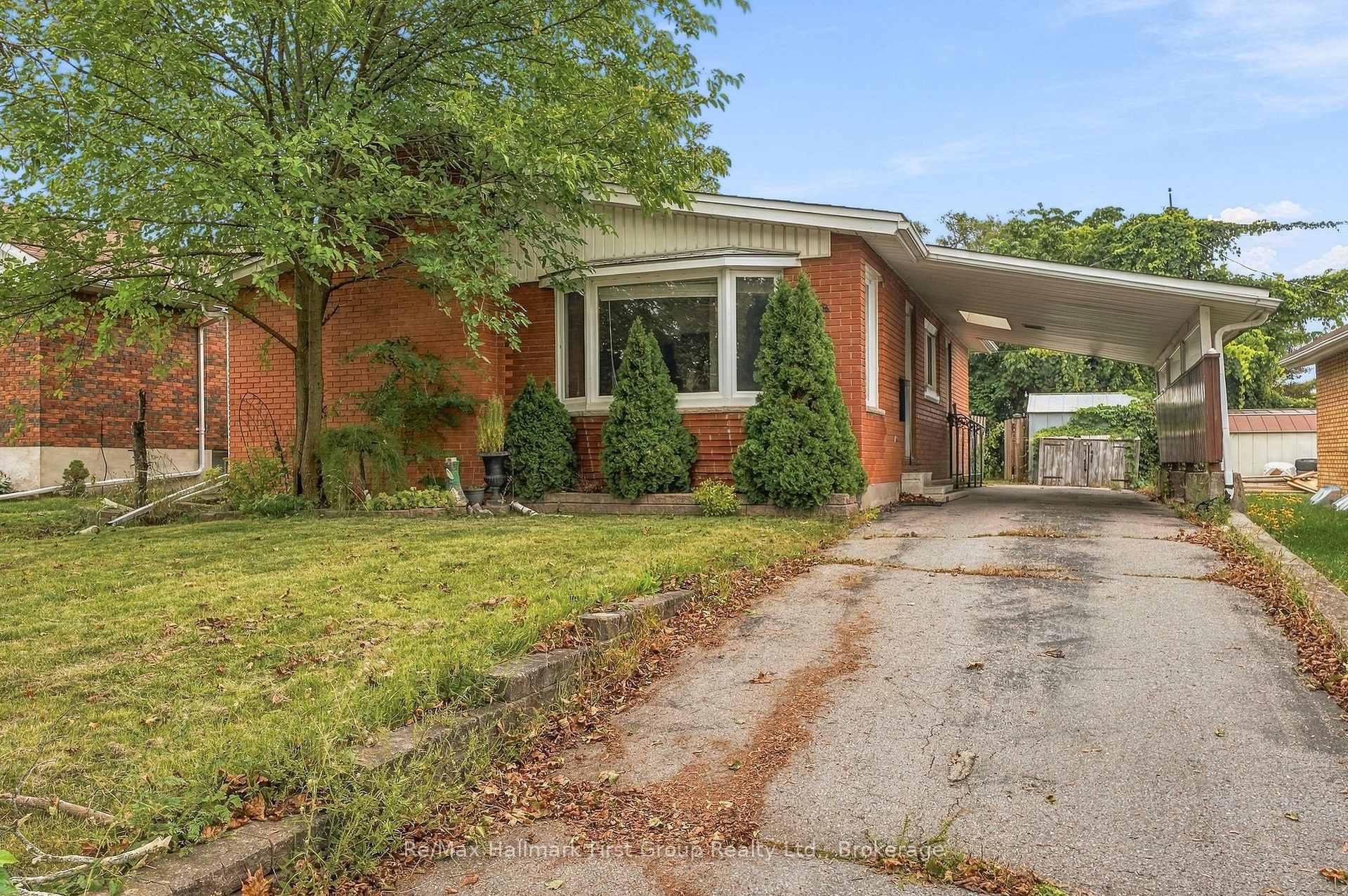 Photo 2 of 31 First Avenue, Quinte West, Trenton Ward — HOMEH