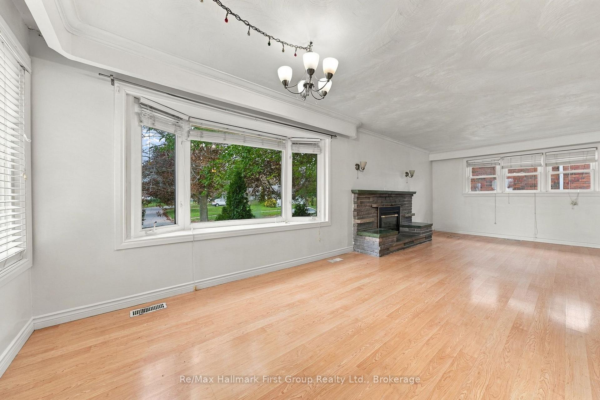 Photo 4 of 31 First Avenue, Quinte West, Trenton Ward — HOMEH