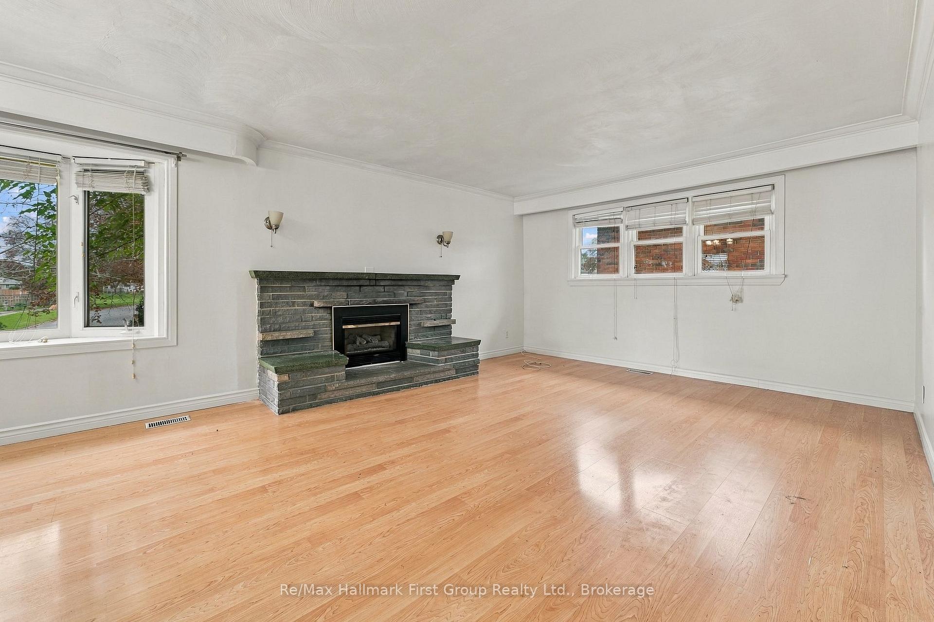 Photo 5 of 31 First Avenue, Quinte West, Trenton Ward — HOMEH