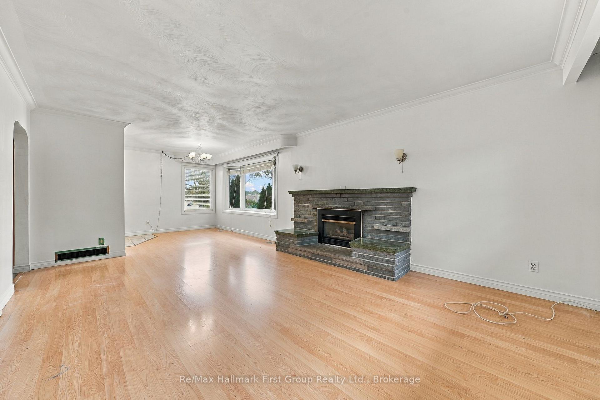 Photo 6 of 31 First Avenue, Quinte West, Trenton Ward — HOMEH