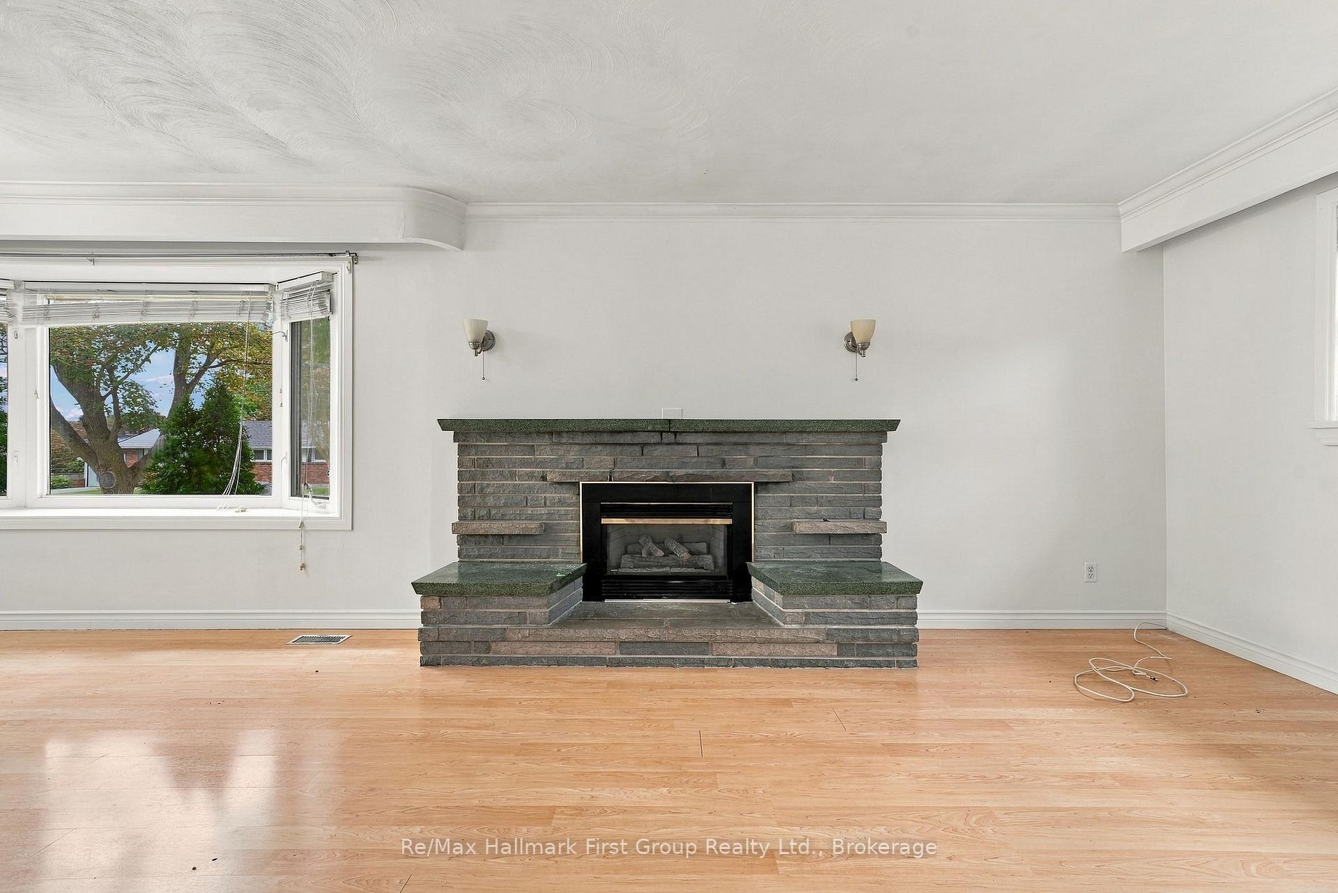 Photo 7 of 31 First Avenue, Quinte West, Trenton Ward — HOMEH