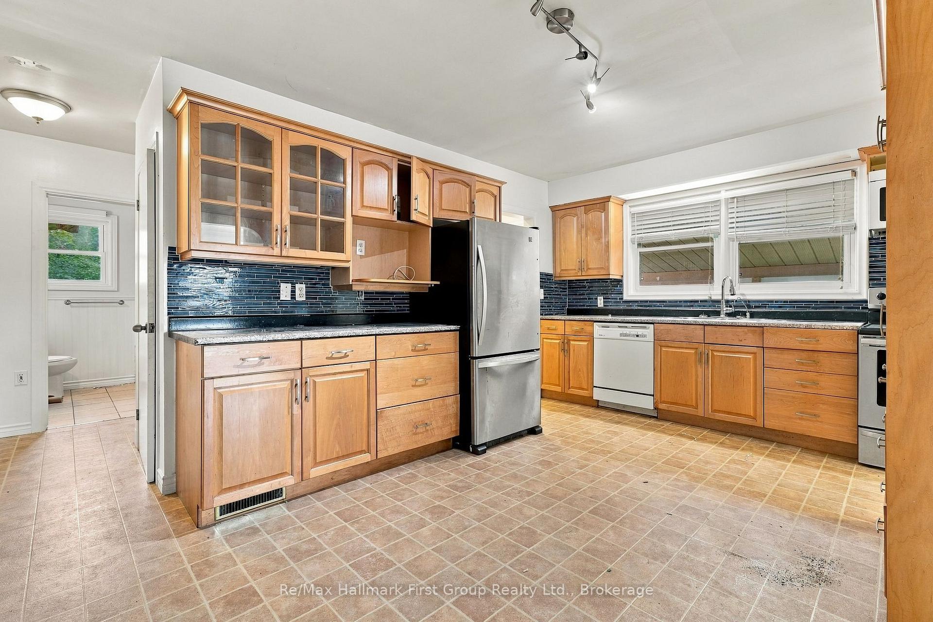 Photo 10 of 31 First Avenue, Quinte West, Trenton Ward — HOMEH