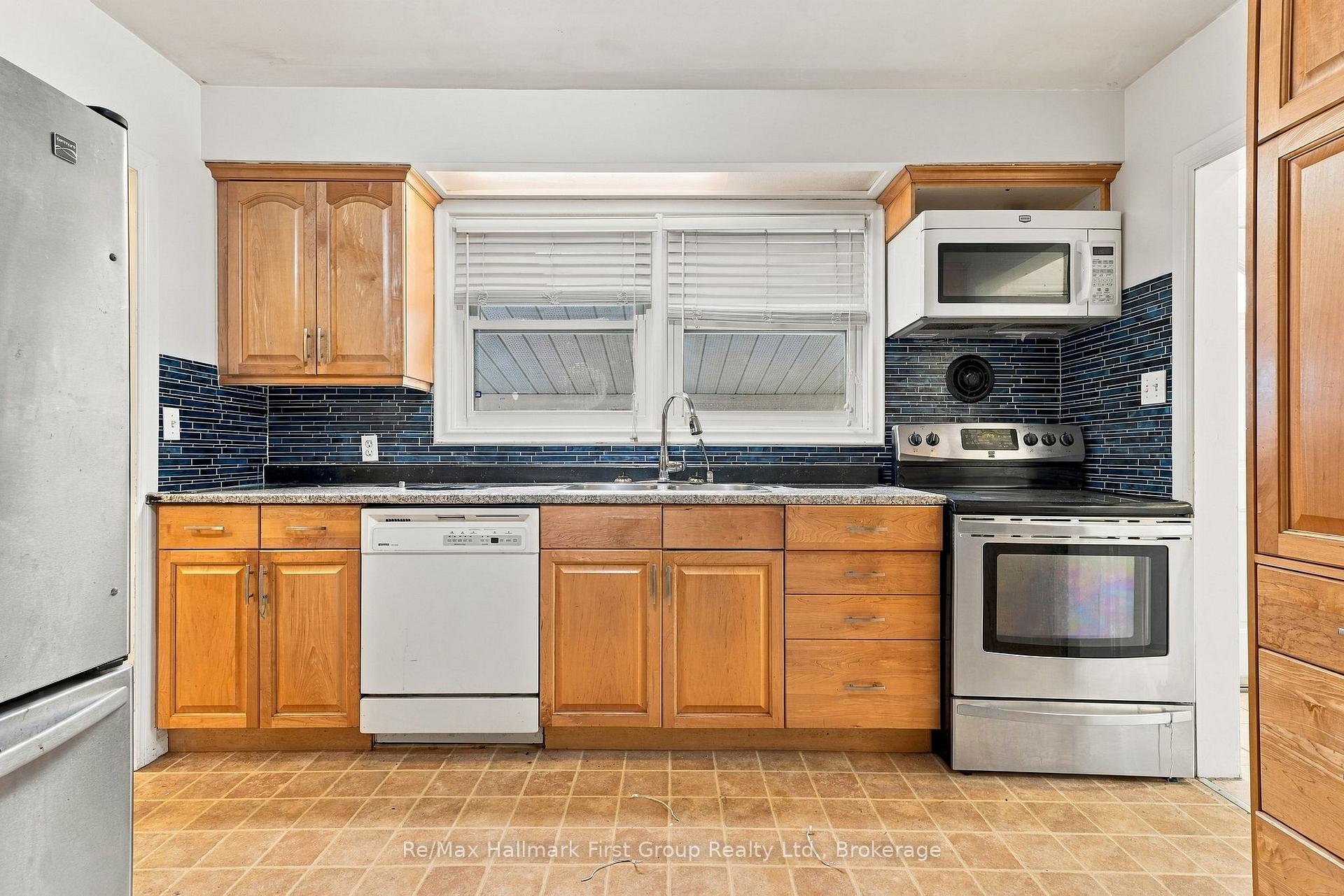 Photo 11 of 31 First Avenue, Quinte West, Trenton Ward — HOMEH