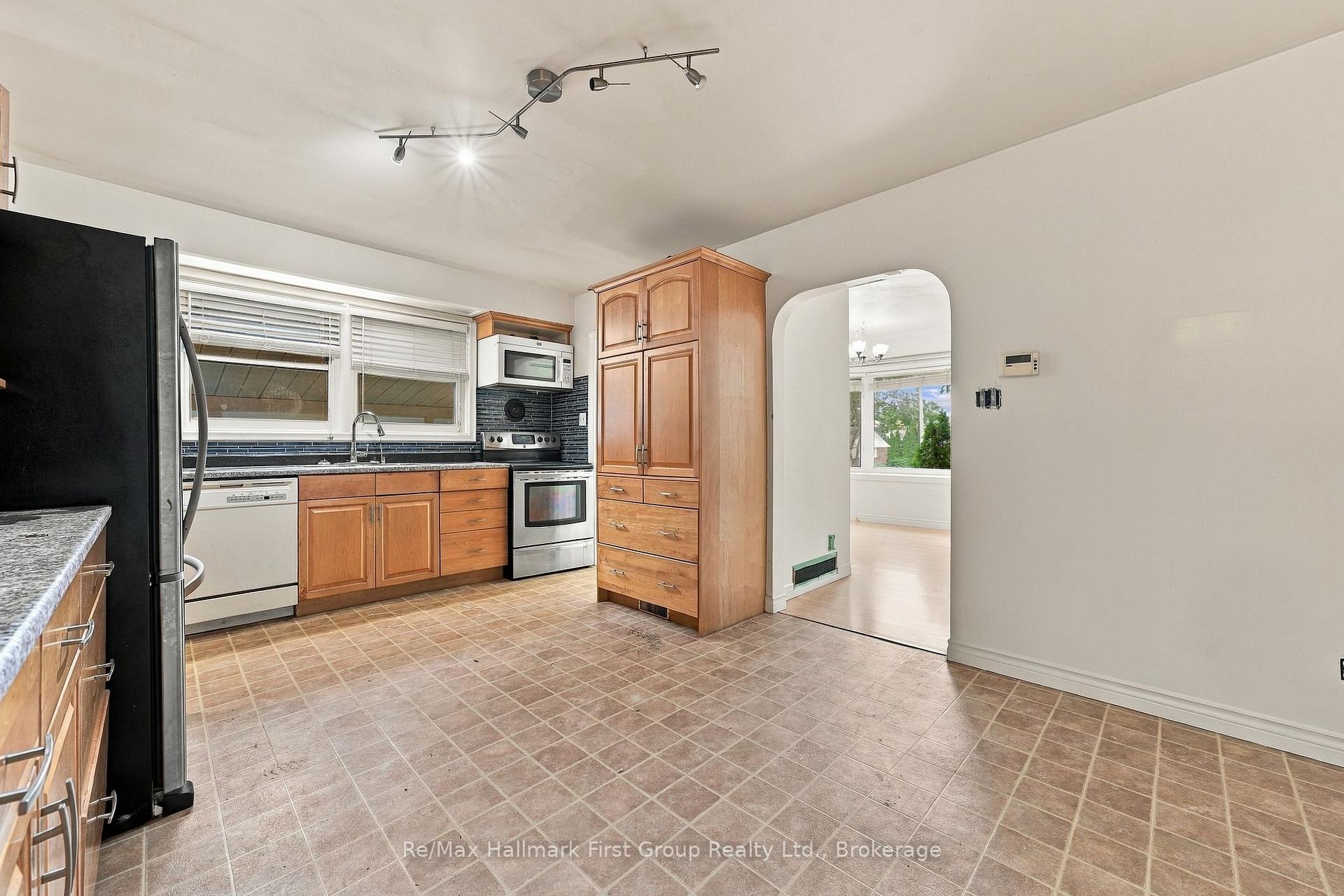 Photo 20 of 31 First Avenue, Quinte West, Trenton Ward — HOMEH