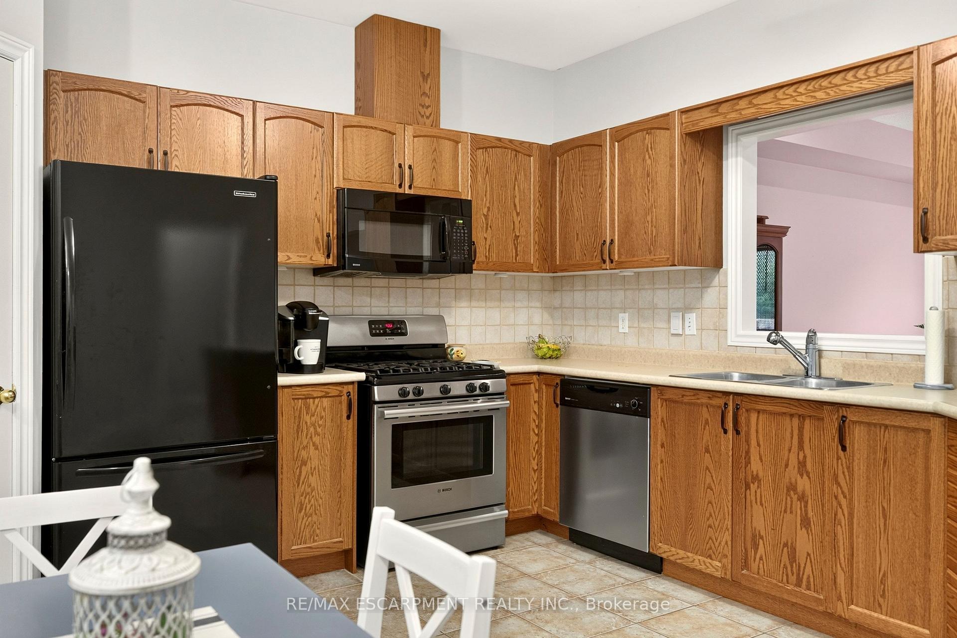 Photo 8 of Unit 15, 130 Southbrook Drive, Hamilton, Binbrook — HOMEH