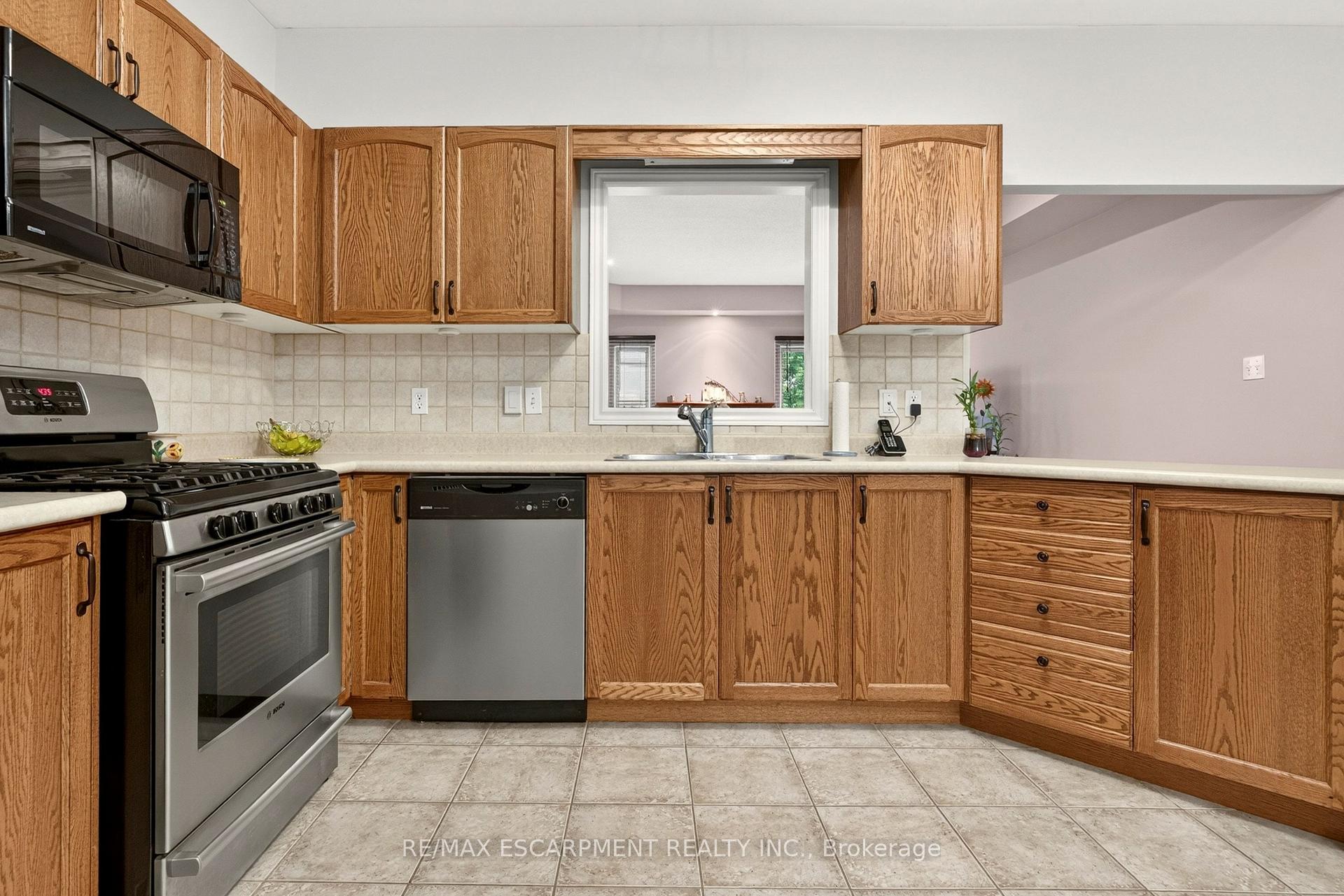 Photo 9 of Unit 15, 130 Southbrook Drive, Hamilton, Binbrook — HOMEH