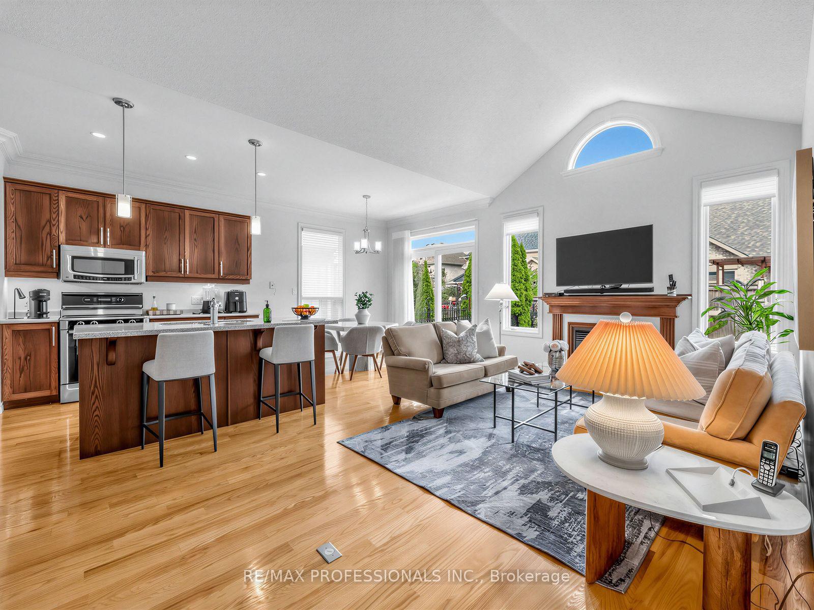 Photo 3 of 360 Britannia Avenue E, Oshawa, Kedron — HOMEH