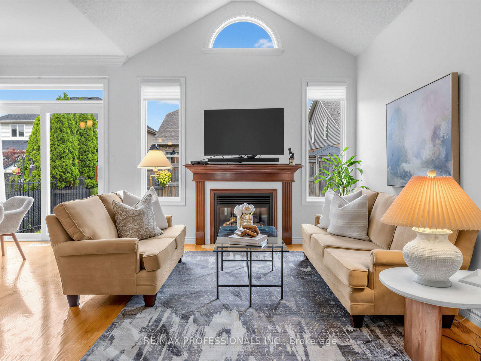Photo 5 of 360 Britannia Avenue E, Oshawa, Kedron — HOMEH