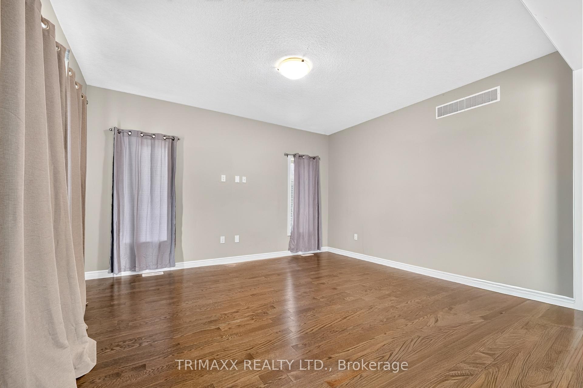Photo 4 of 104 Tartan Avenue, Kitchener, Huron Park — HOMEH