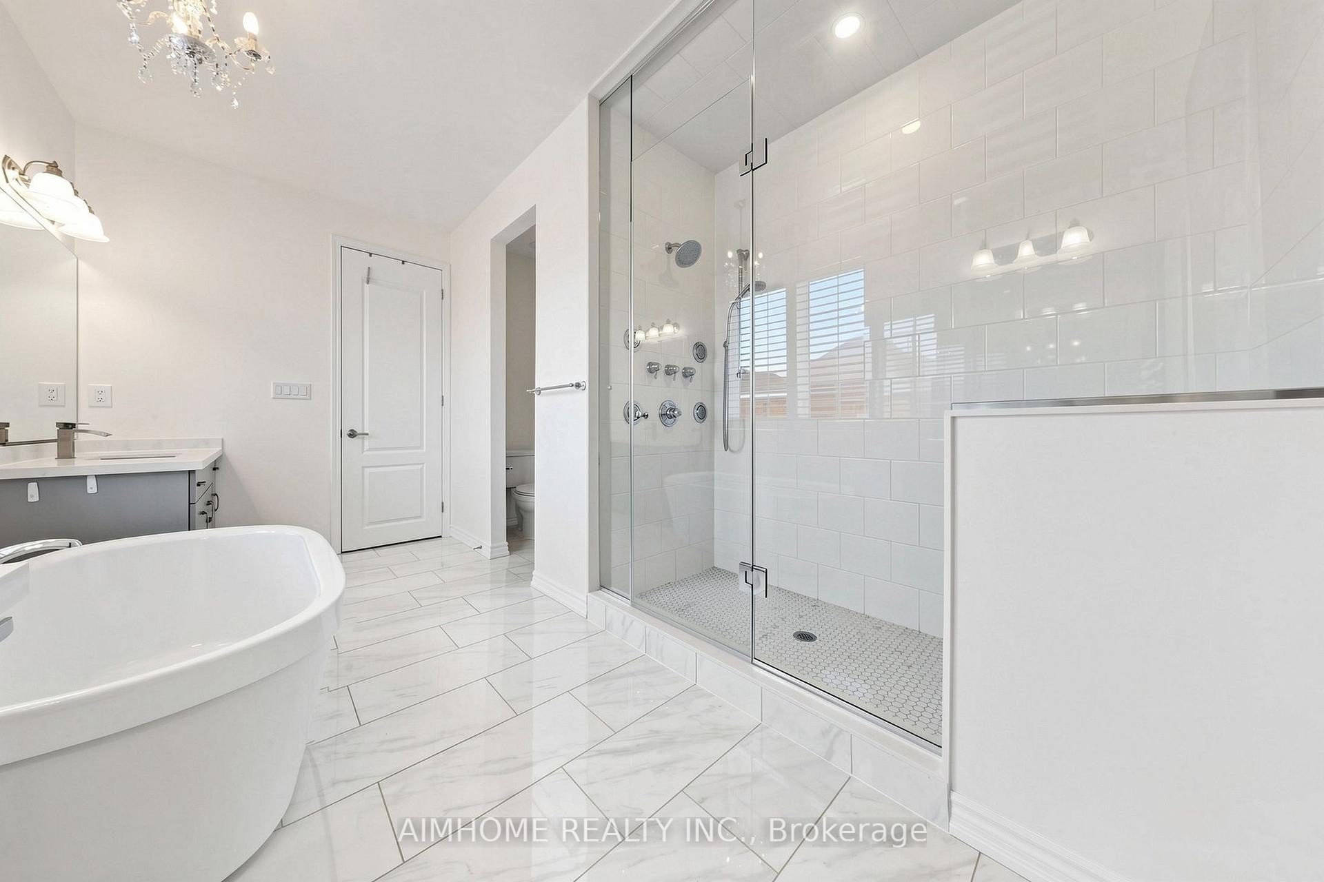 Photo 23 of 48 Pierre Berton Boulevard, Vaughan, Kleinburg — HOMEH