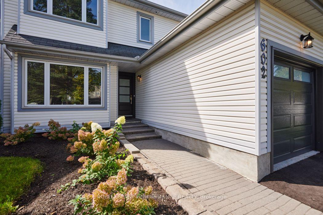Photo 3 of 602 Brome Crescent, Ottawa, Fallingbrook/Ridgemount — HOMEH