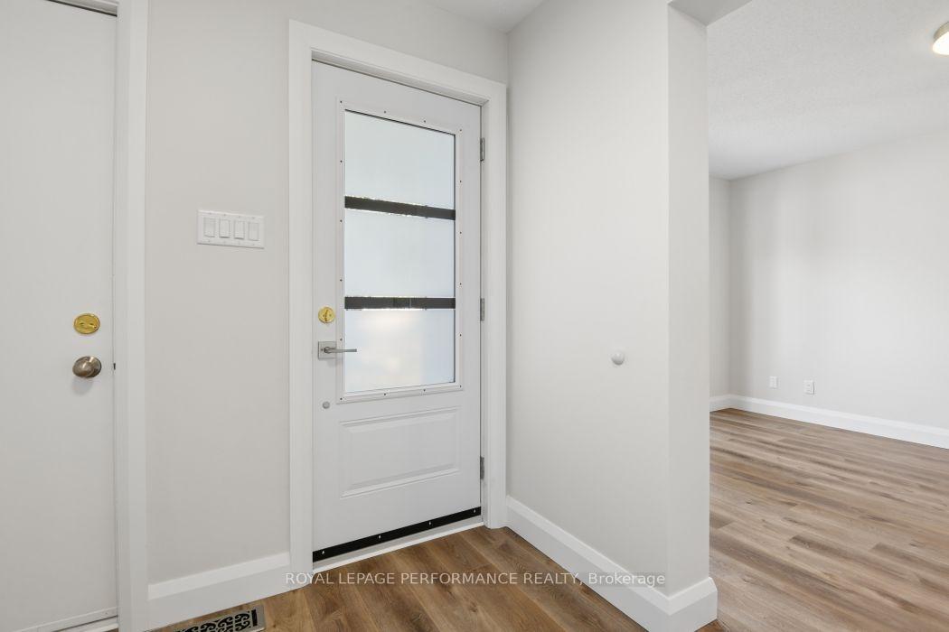 Photo 4 of 602 Brome Crescent, Ottawa, Fallingbrook/Ridgemount — HOMEH