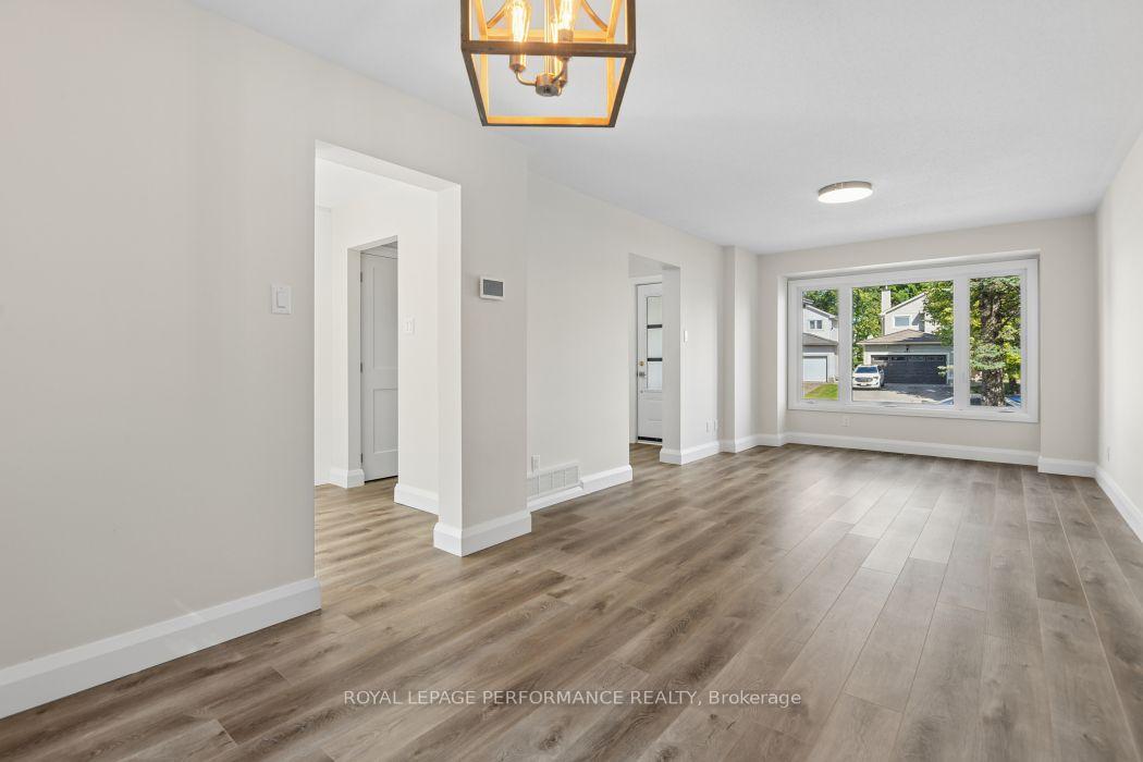 Photo 11 of 602 Brome Crescent, Ottawa, Fallingbrook/Ridgemount — HOMEH