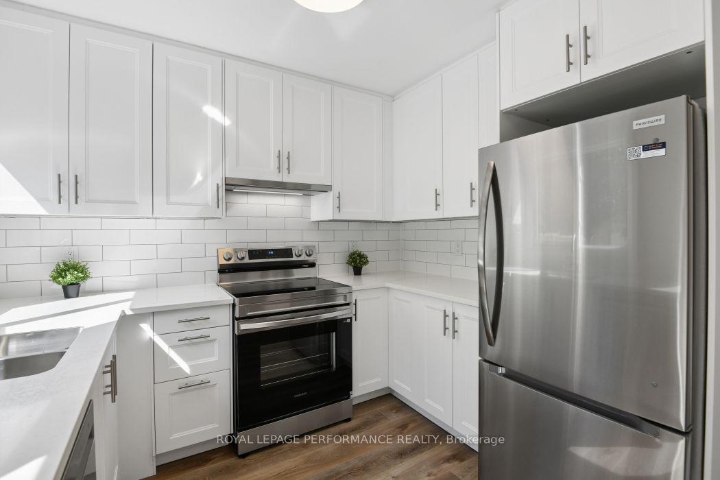 Photo 13 of 602 Brome Crescent, Ottawa, Fallingbrook/Ridgemount — HOMEH