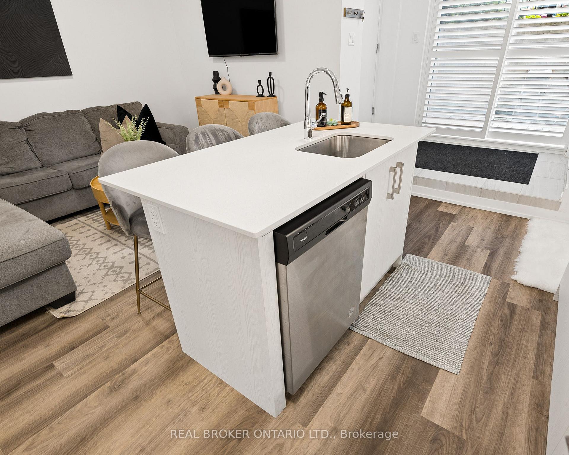 Photo 11 of Unit 1, 10 Palace Street, Kitchener, Laurentian Hills — HOMEH