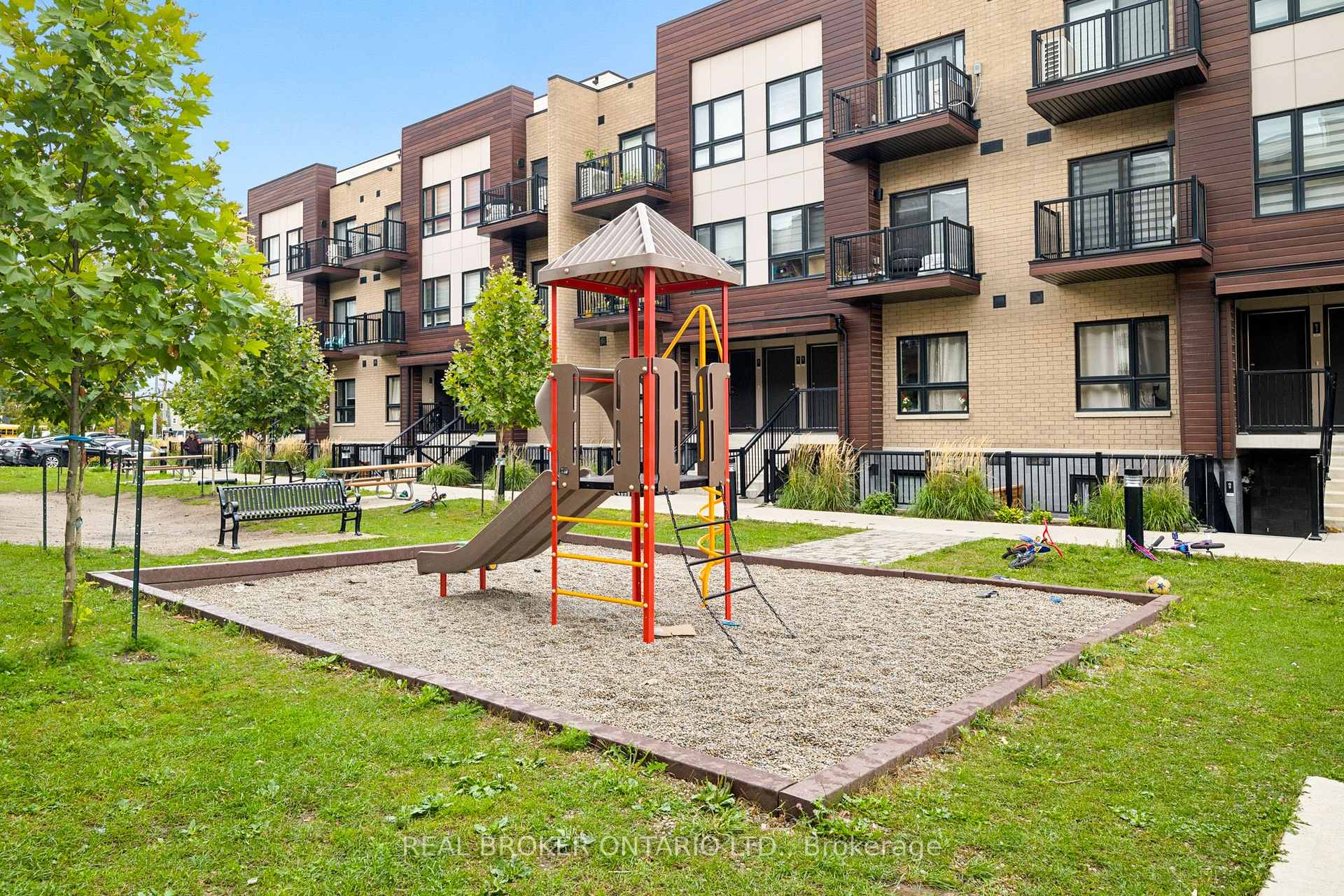 Photo 25 of Unit 1, 10 Palace Street, Kitchener, Laurentian Hills — HOMEH