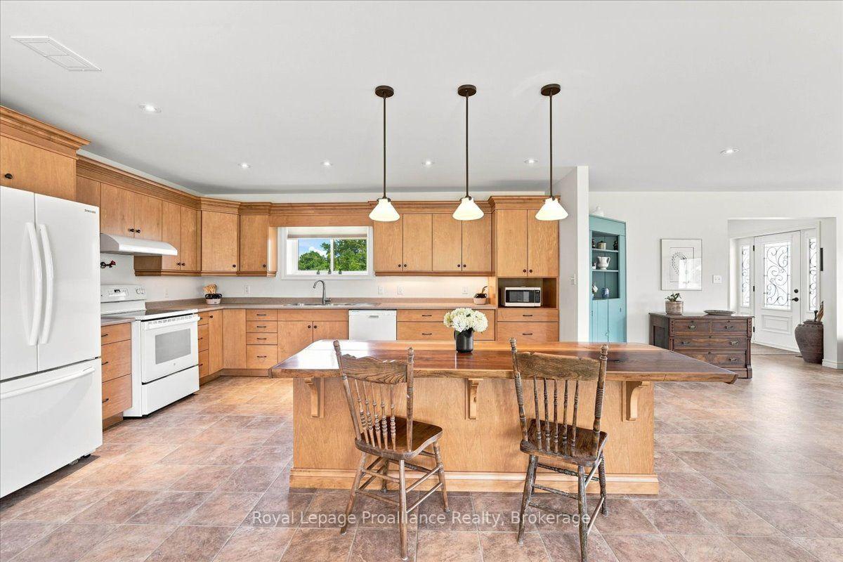 Photo 12 of 254 Airport Road, Quinte West, Sidney Ward — HOMEH