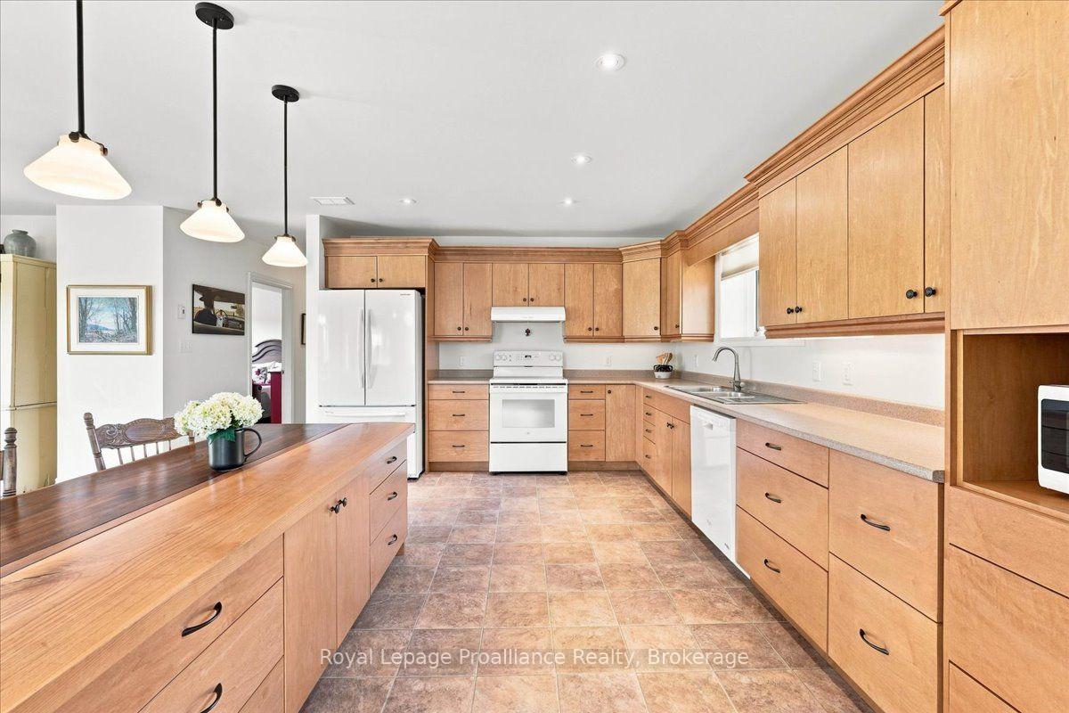 Photo 13 of 254 Airport Road, Quinte West, Sidney Ward — HOMEH