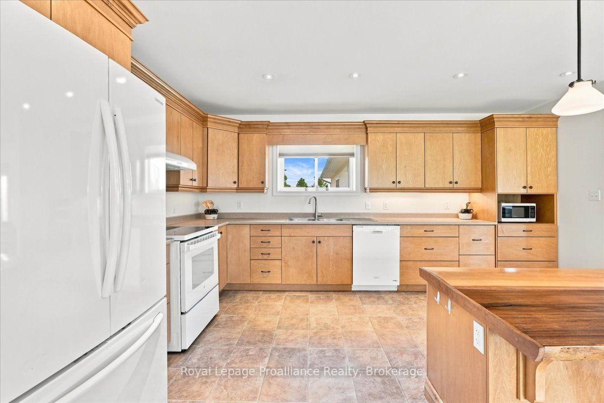 Photo 14 of 254 Airport Road, Quinte West, Sidney Ward — HOMEH