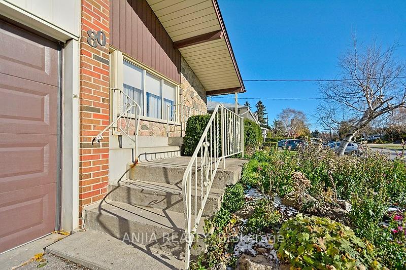 Photo 2 of Unit Upper, 80 Alamosa Drive, North York, Bayview Village — HOMEH