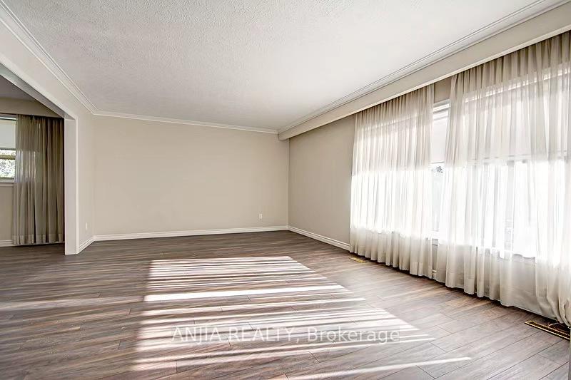 Photo 4 of Unit Upper, 80 Alamosa Drive, North York, Bayview Village — HOMEH
