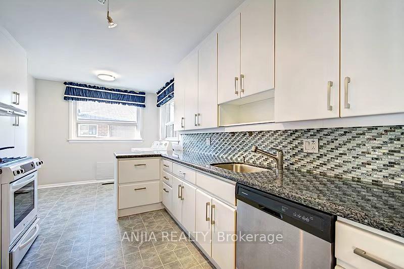 Photo 7 of Unit Upper, 80 Alamosa Drive, North York, Bayview Village — HOMEH