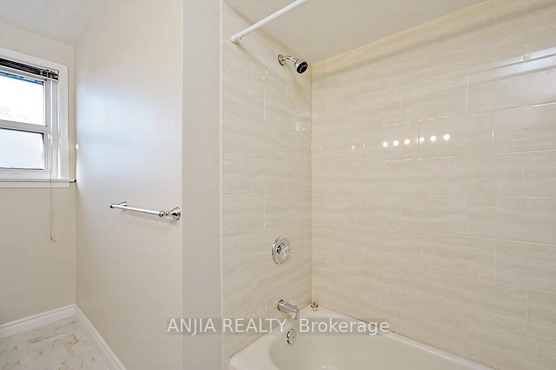 Photo 12 of Unit Upper, 80 Alamosa Drive, North York, Bayview Village — HOMEH