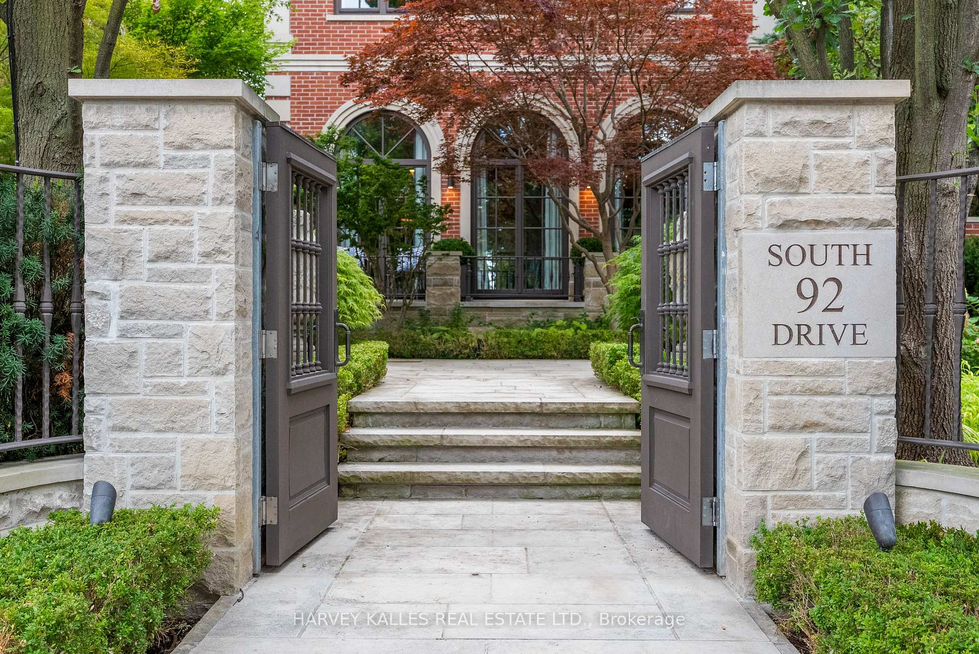 Photo 3 of 92 South Drive, Toronto, Rosedale-Moore Park — HOMEH