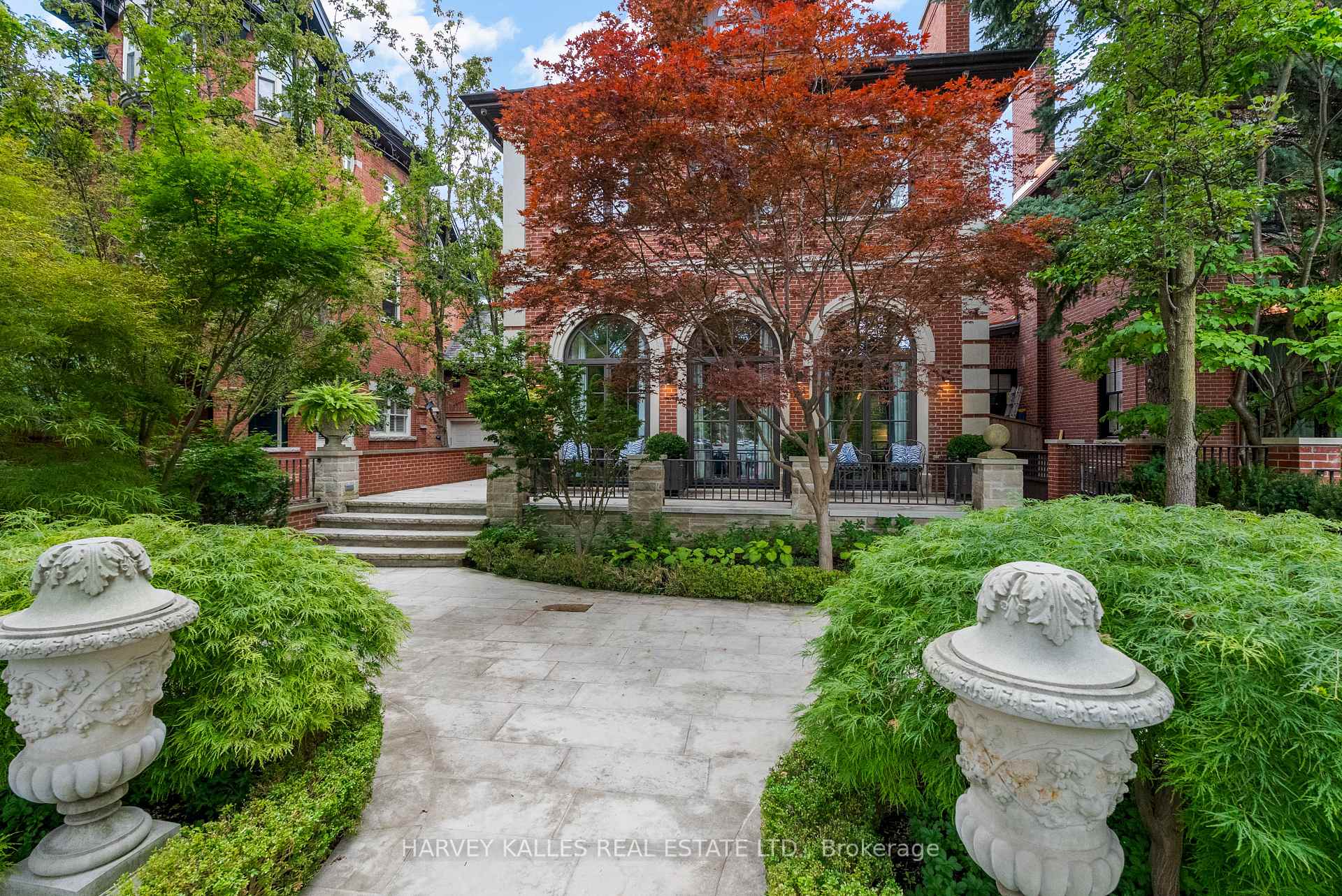 Photo 4 of 92 South Drive, Toronto, Rosedale-Moore Park — HOMEH