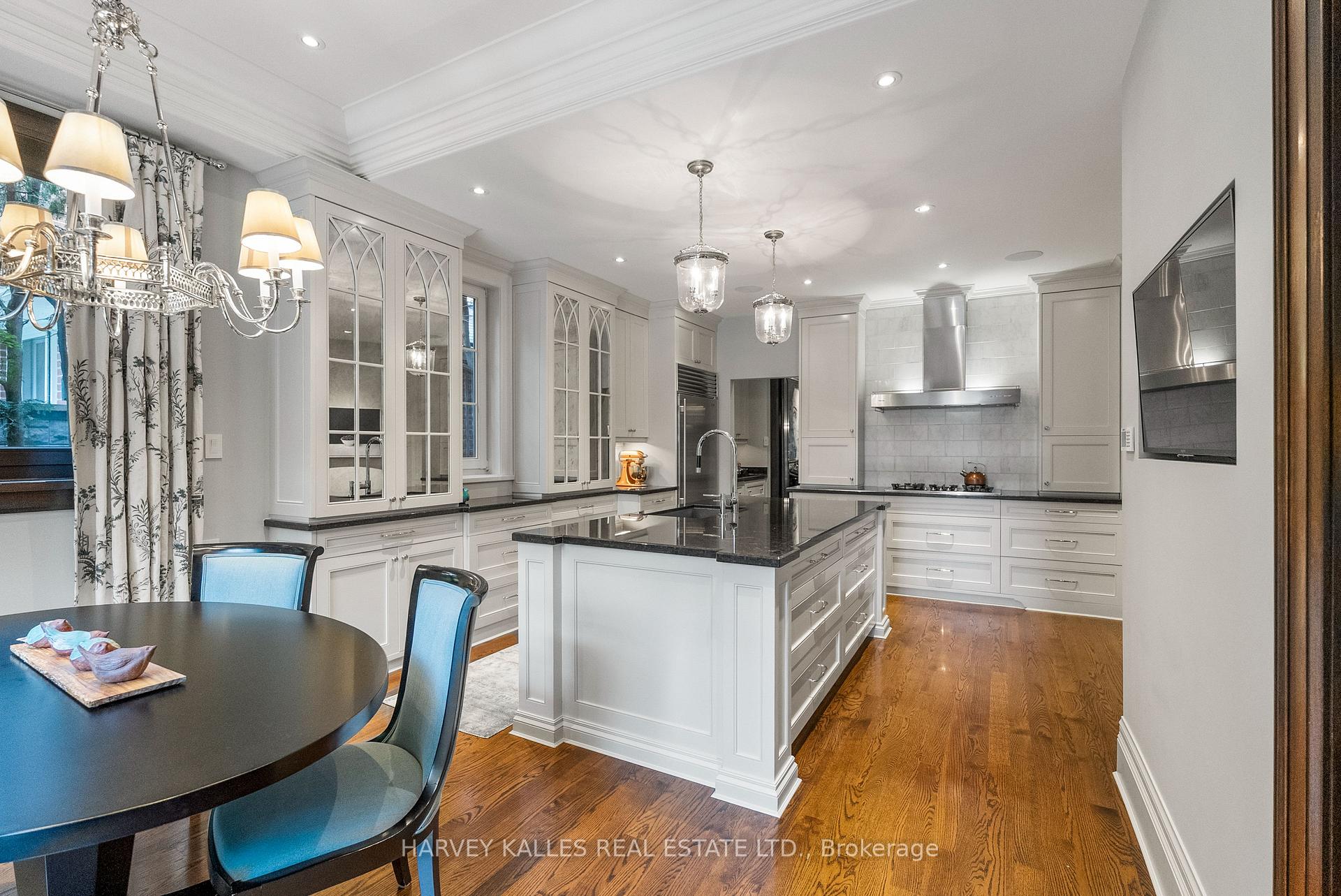 Photo 20 of 92 South Drive, Toronto, Rosedale-Moore Park — HOMEH