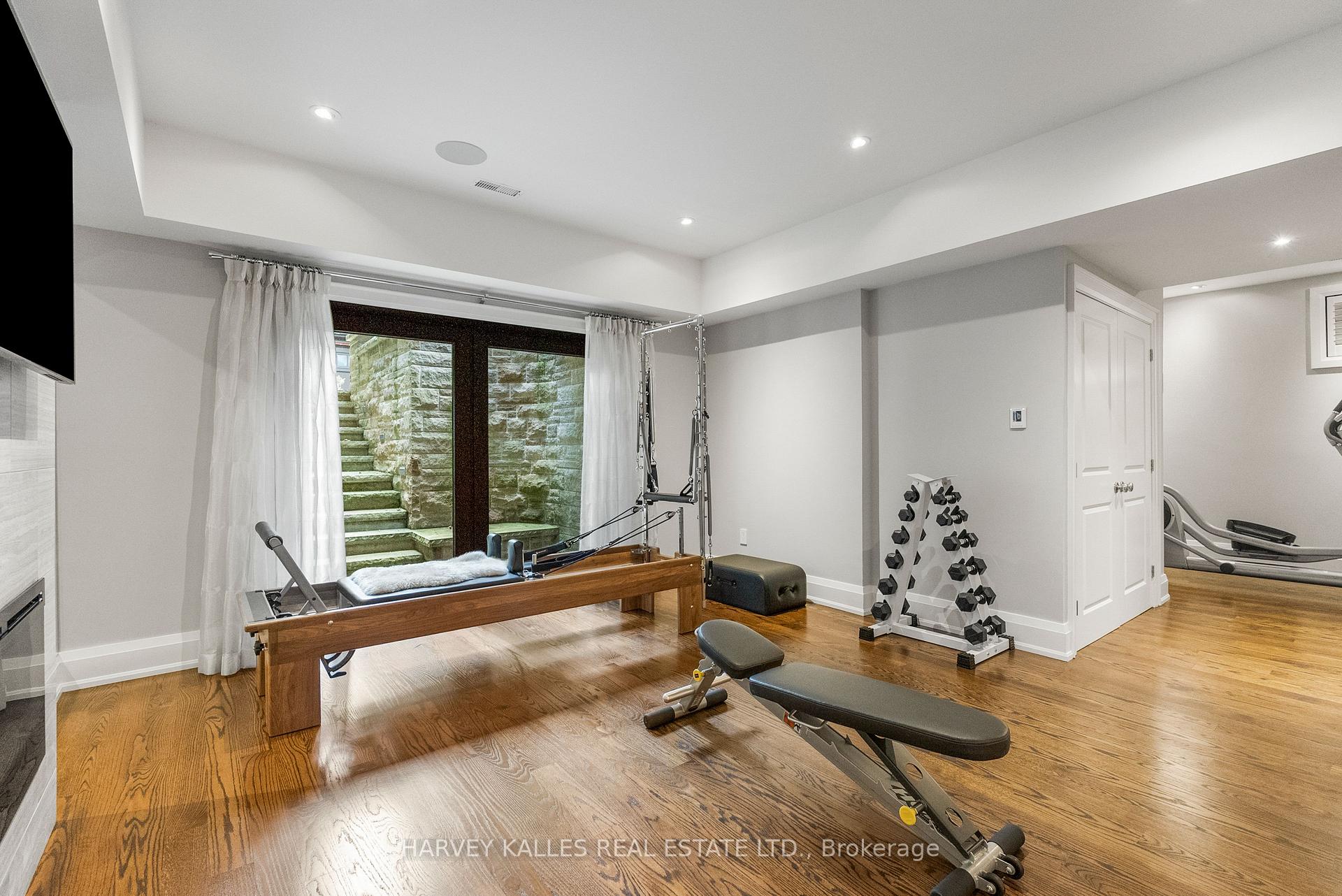 Photo 31 of 92 South Drive, Toronto, Rosedale-Moore Park — HOMEH