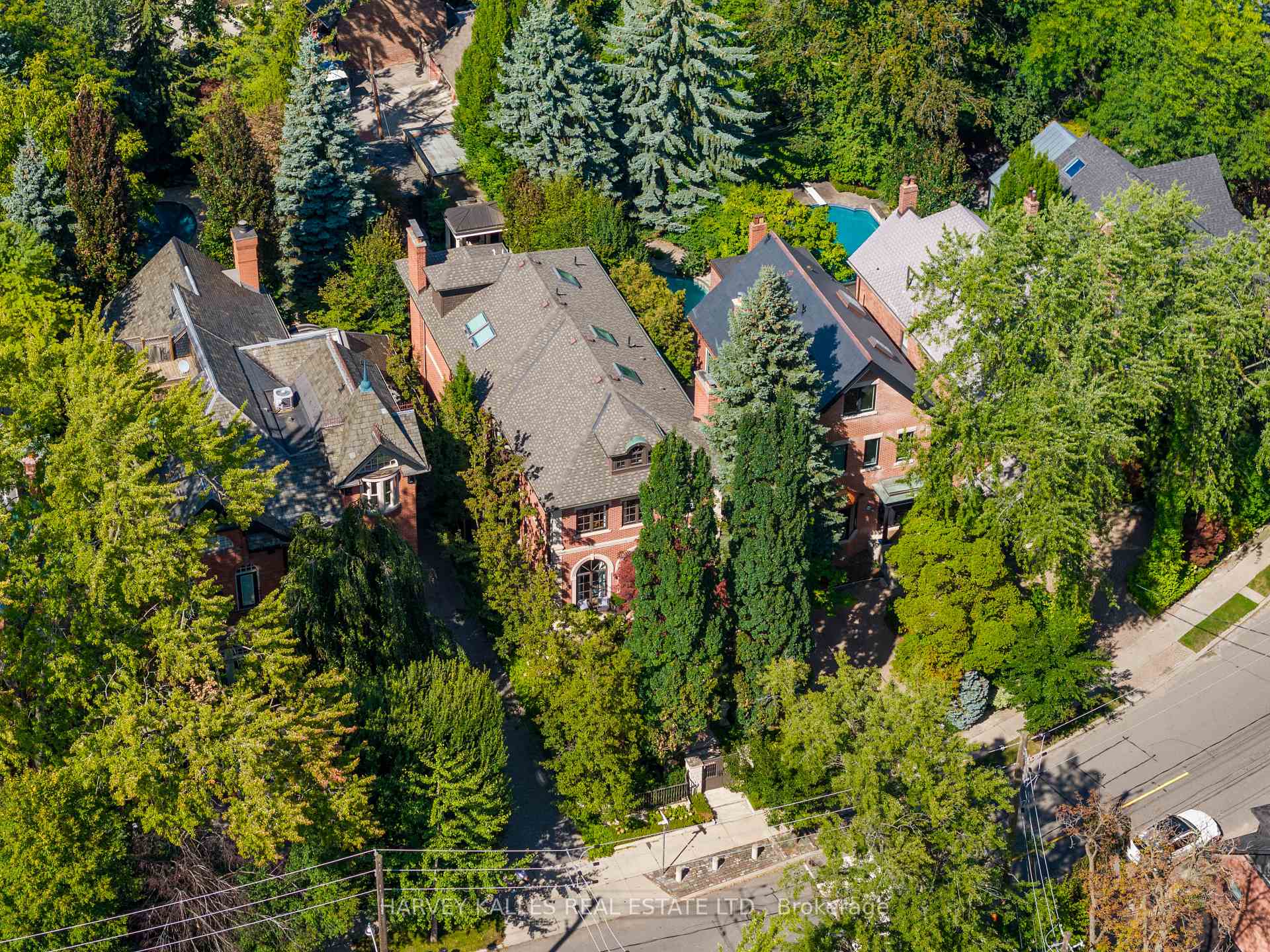 Photo 42 of 92 South Drive, Toronto, Rosedale-Moore Park — HOMEH