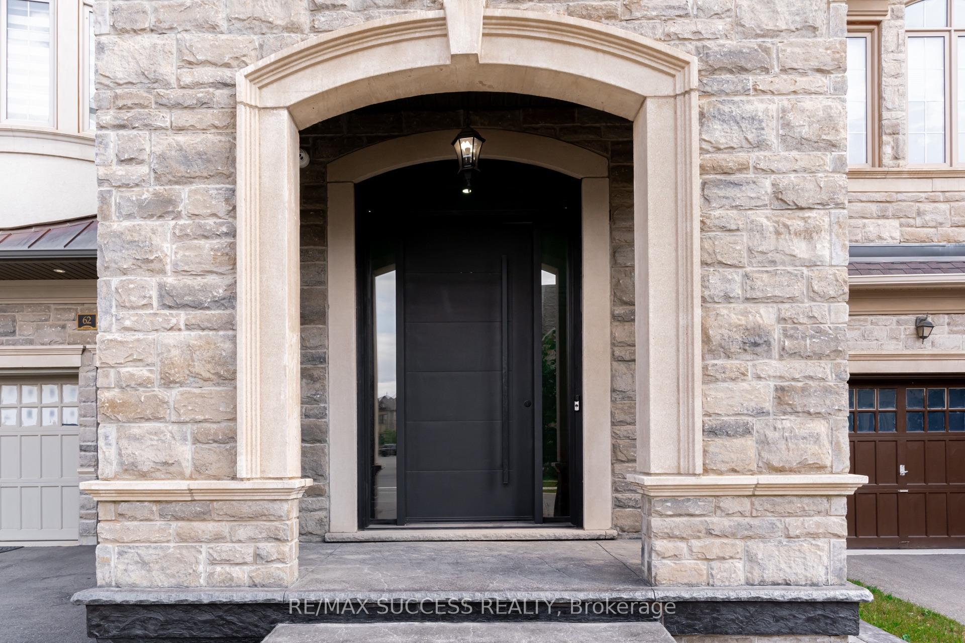 Photo 4 of 62 Threshing Mill Boulevard, Oakville, Glenorchy — HOMEH