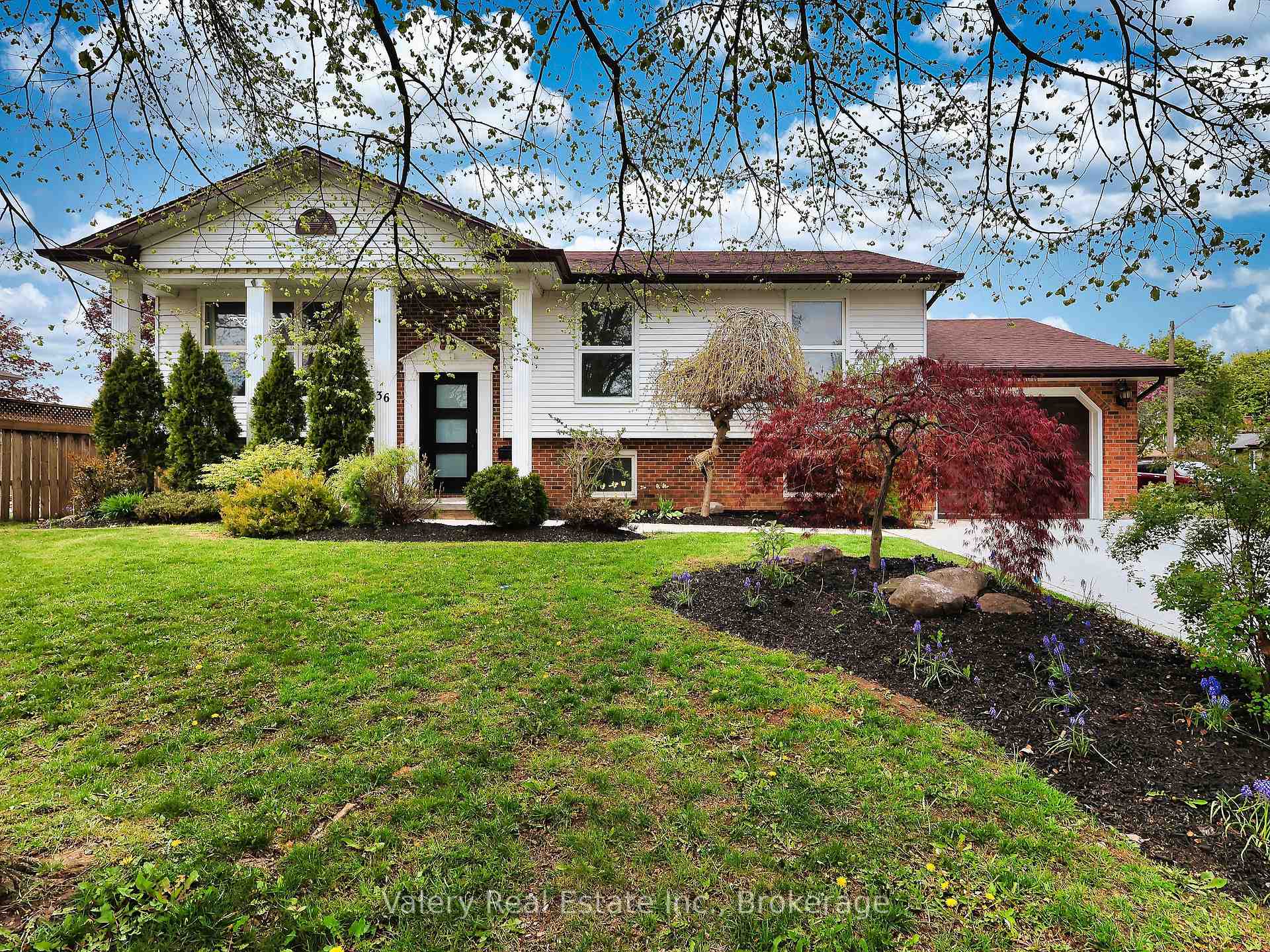 Photo 2 of 36 Rochelle Drive, St. Catharines, Bunting/Linwell — HOMEH