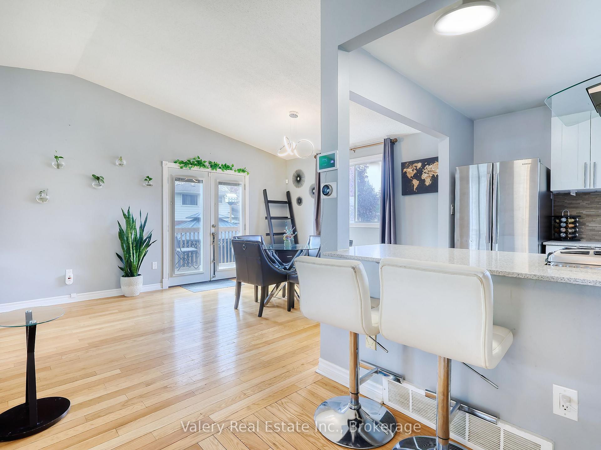 Photo 9 of 36 Rochelle Drive, St. Catharines, Bunting/Linwell — HOMEH